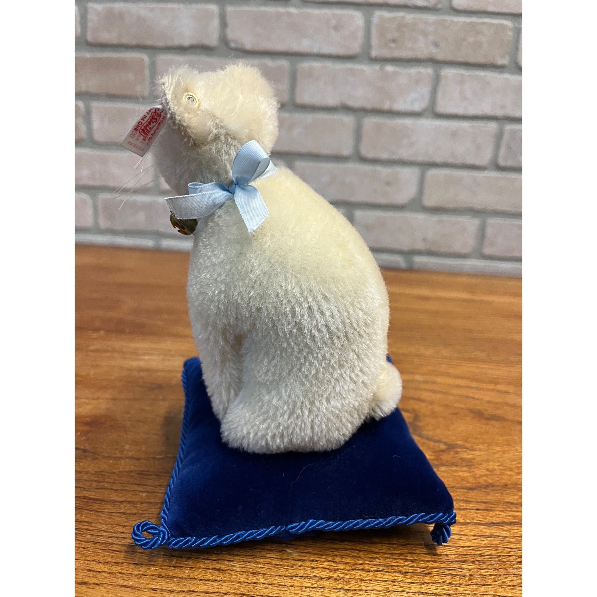 Steiff Cat on Pillow Cushion #42053 Club Exclusive Doll Figure + Ear Tag, Ribbon