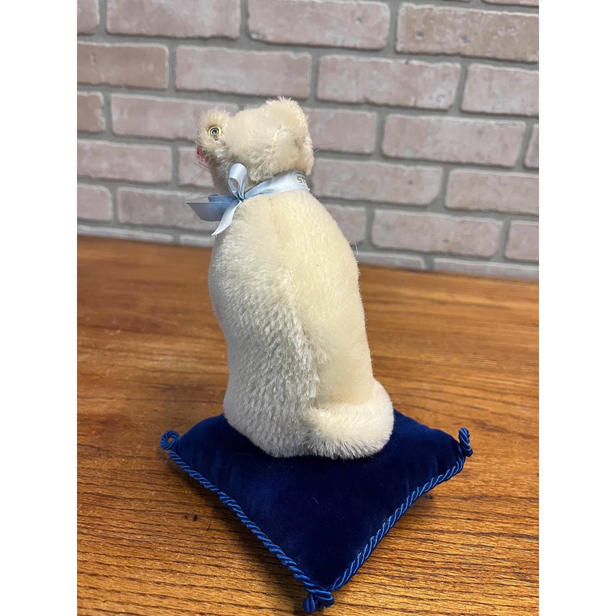 Steiff Cat on Pillow Cushion #42053 Club Exclusive Doll Figure + Ear Tag, Ribbon