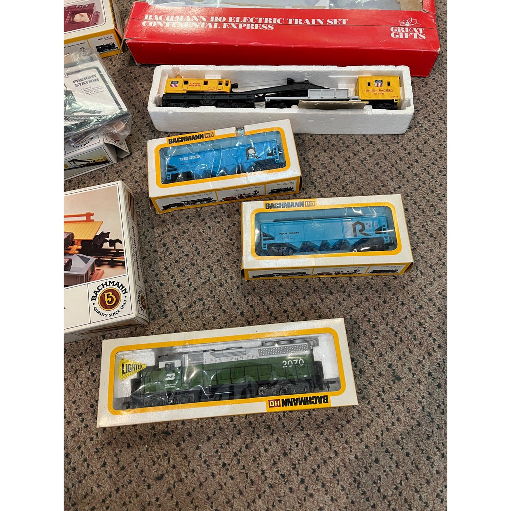 Bachmann HO Train Lot Burlington Fiesel Loco, Santa Fe Continental Express ++