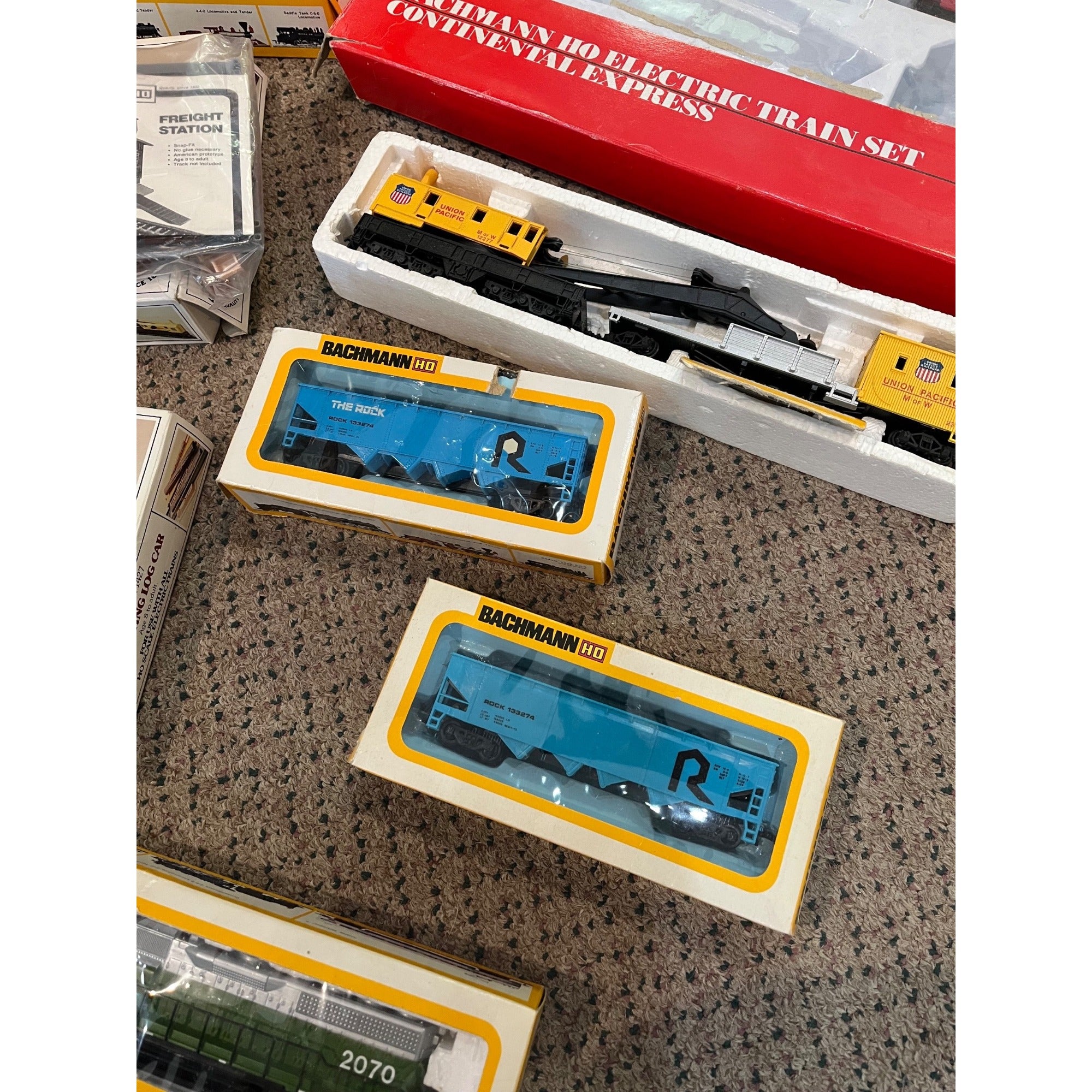 Bachmann HO Train Lot Burlington Fiesel Loco, Santa Fe Continental Express ++