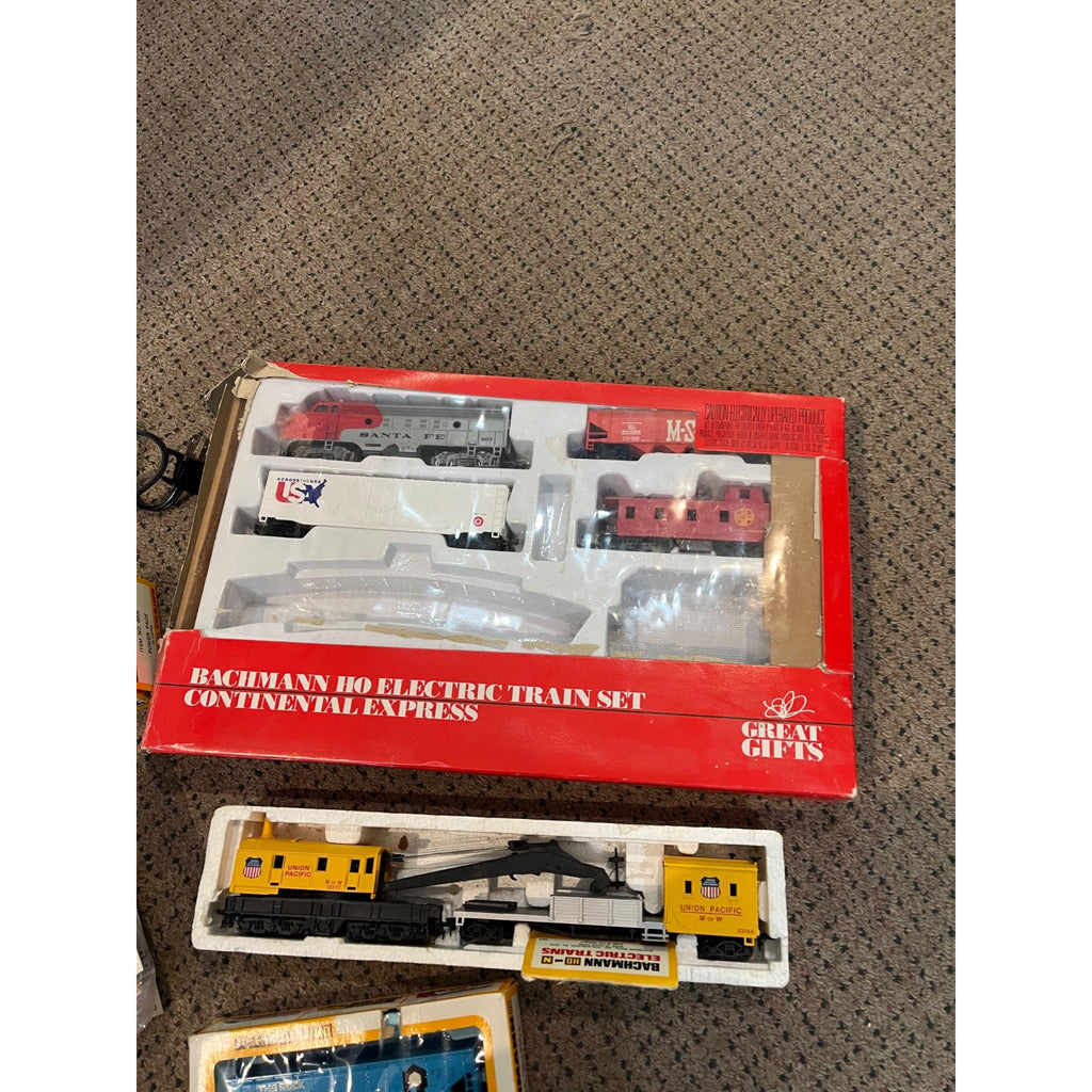 Bachmann HO Train Lot Burlington Fiesel Loco, Santa Fe Continental Express ++