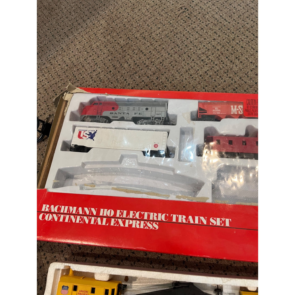 Bachmann HO Train Lot Burlington Fiesel Loco, Santa Fe Continental Express ++