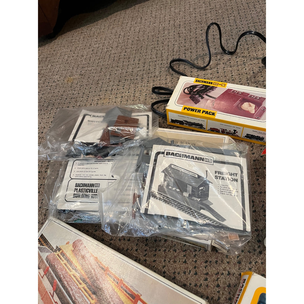 Bachmann HO Train Lot Burlington Fiesel Loco, Santa Fe Continental Express ++