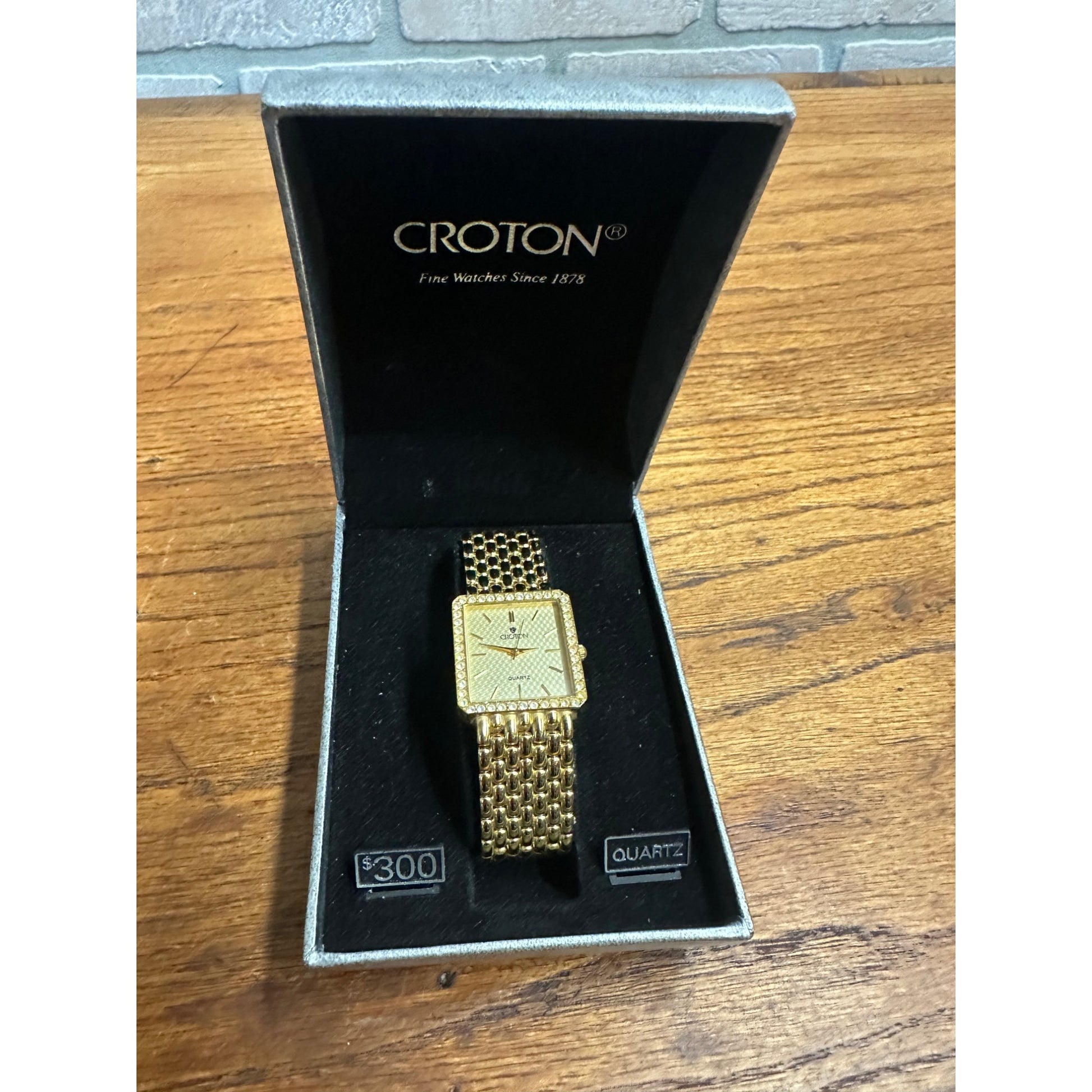 Vintage Croton Men's Wristwatch 23k Gold Plated Quartz Swiss