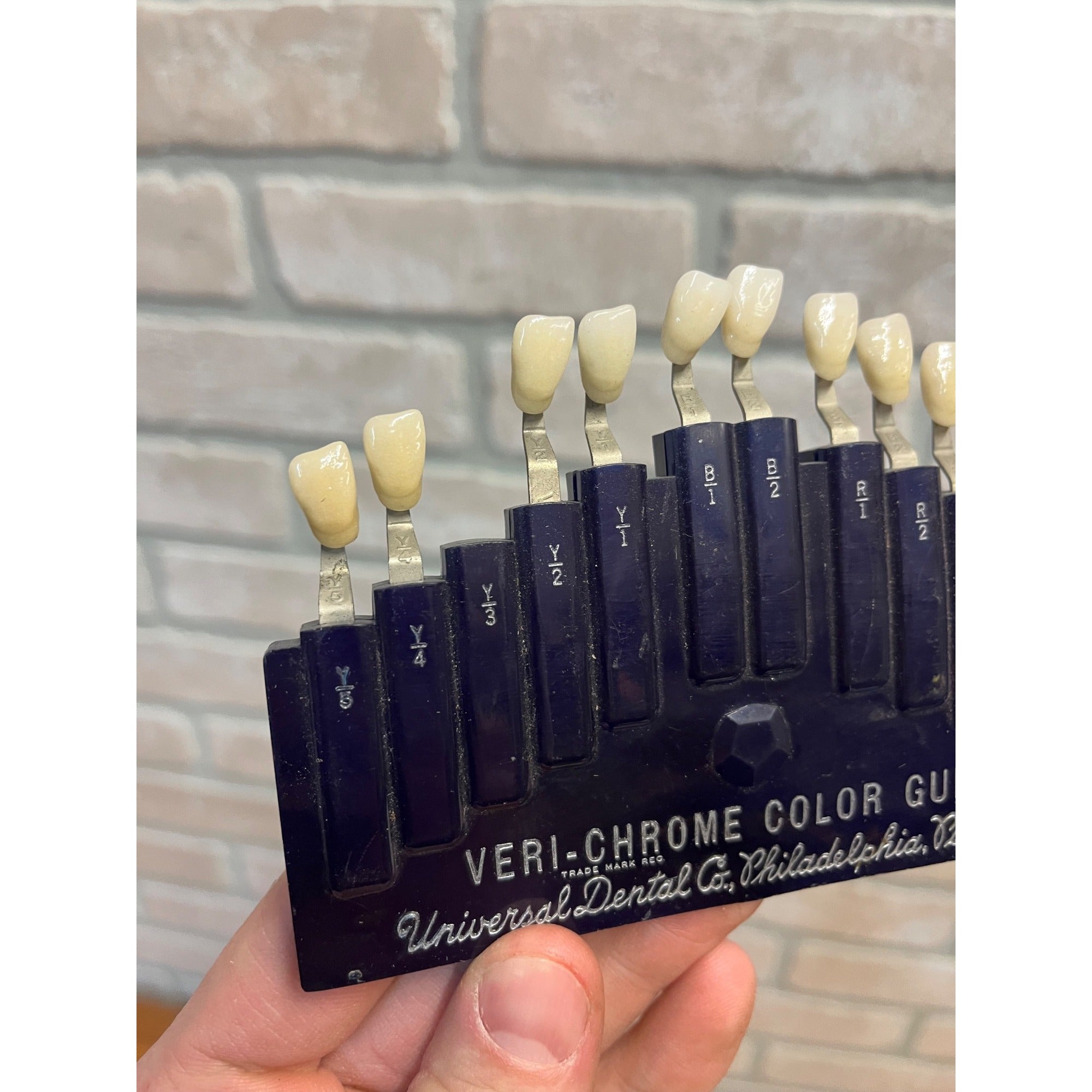 Vintage Veri-Chrome Tooth Color Shade Guide Dental Tool Medical Oddity