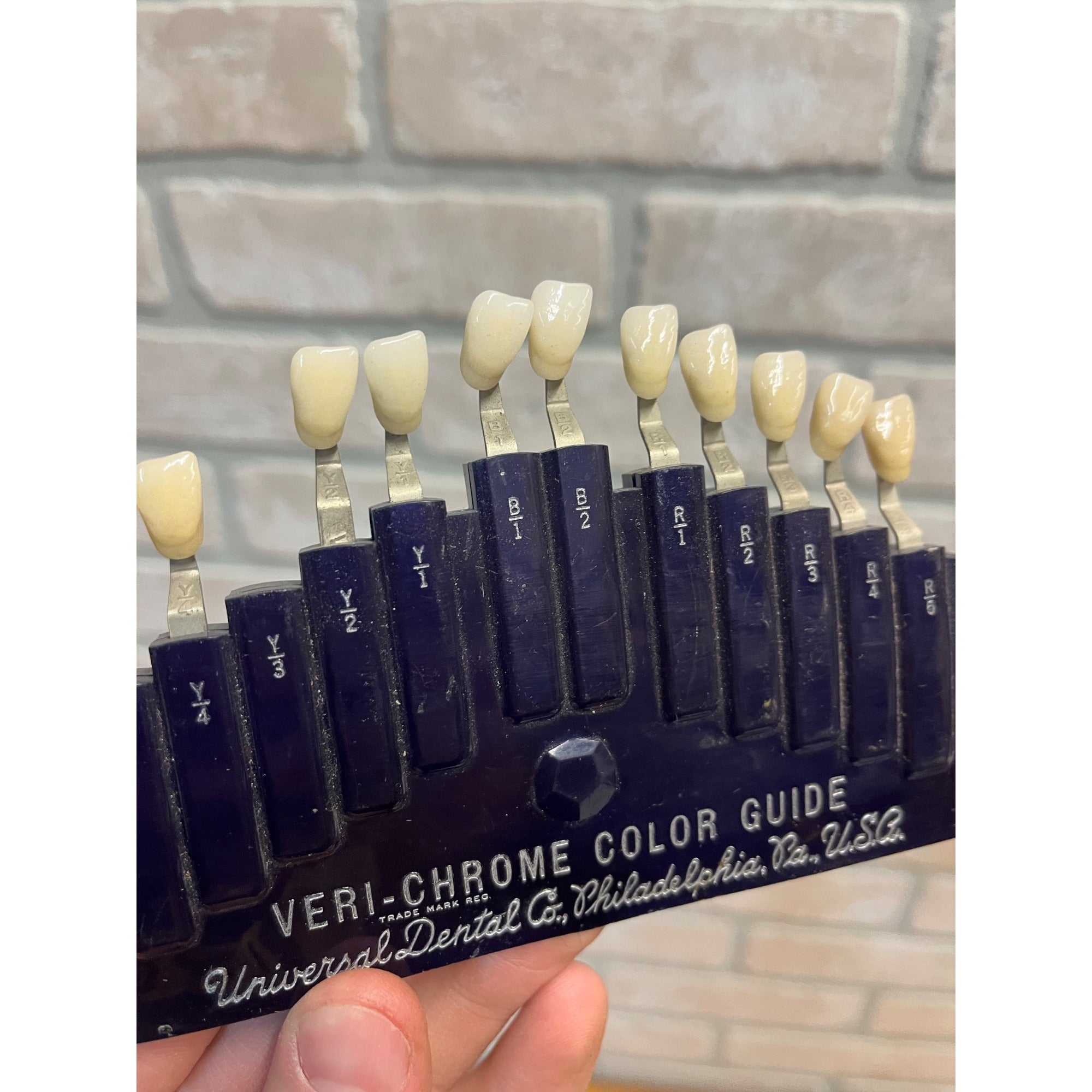 Vintage Veri-Chrome Tooth Color Shade Guide Dental Tool Medical Oddity