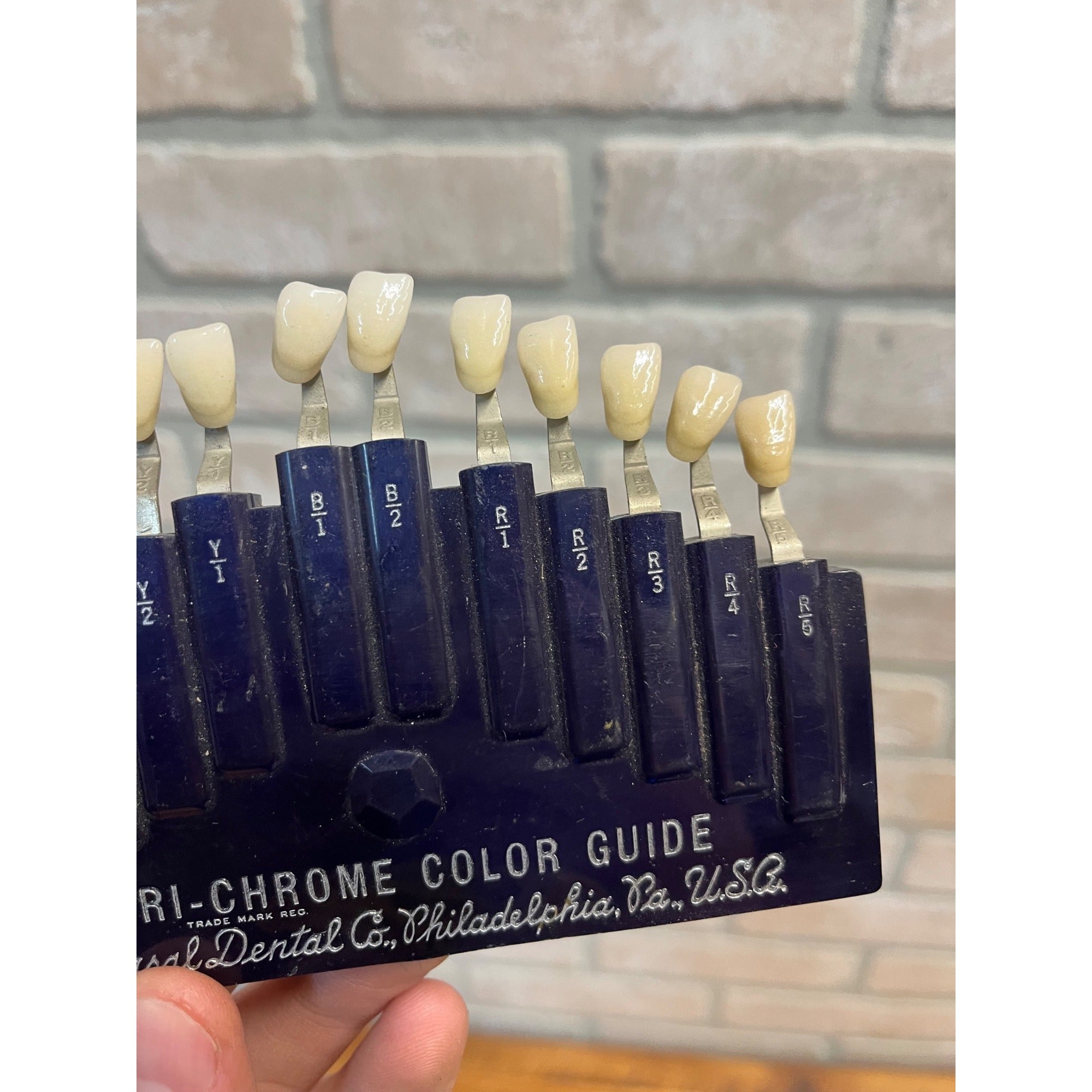 Vintage Veri-Chrome Tooth Color Shade Guide Dental Tool Medical Oddity