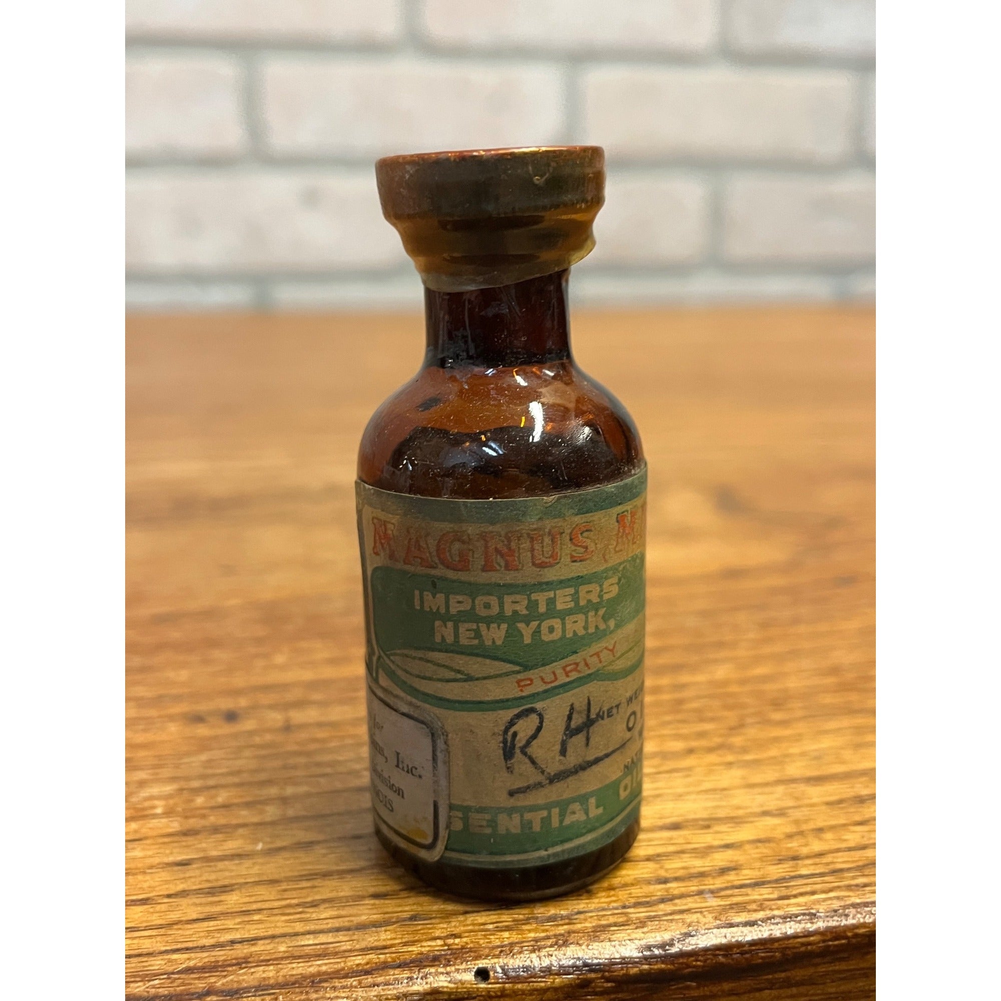 Antique Magnus Mabee Reynard Imitation Oil Bay NOS Unopened Amber Bottle Remedy