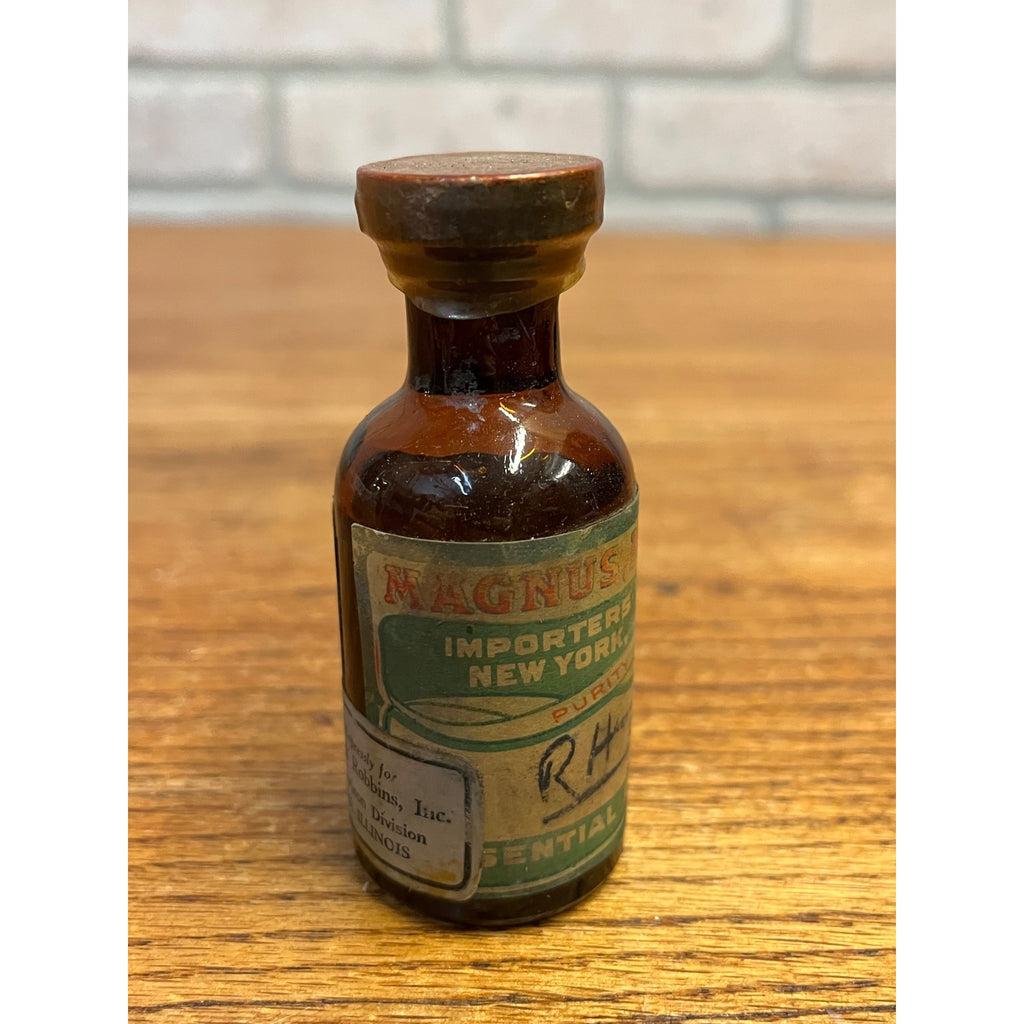 Antique Magnus Mabee Reynard Imitation Oil Bay NOS Unopened Amber Bottle Remedy
