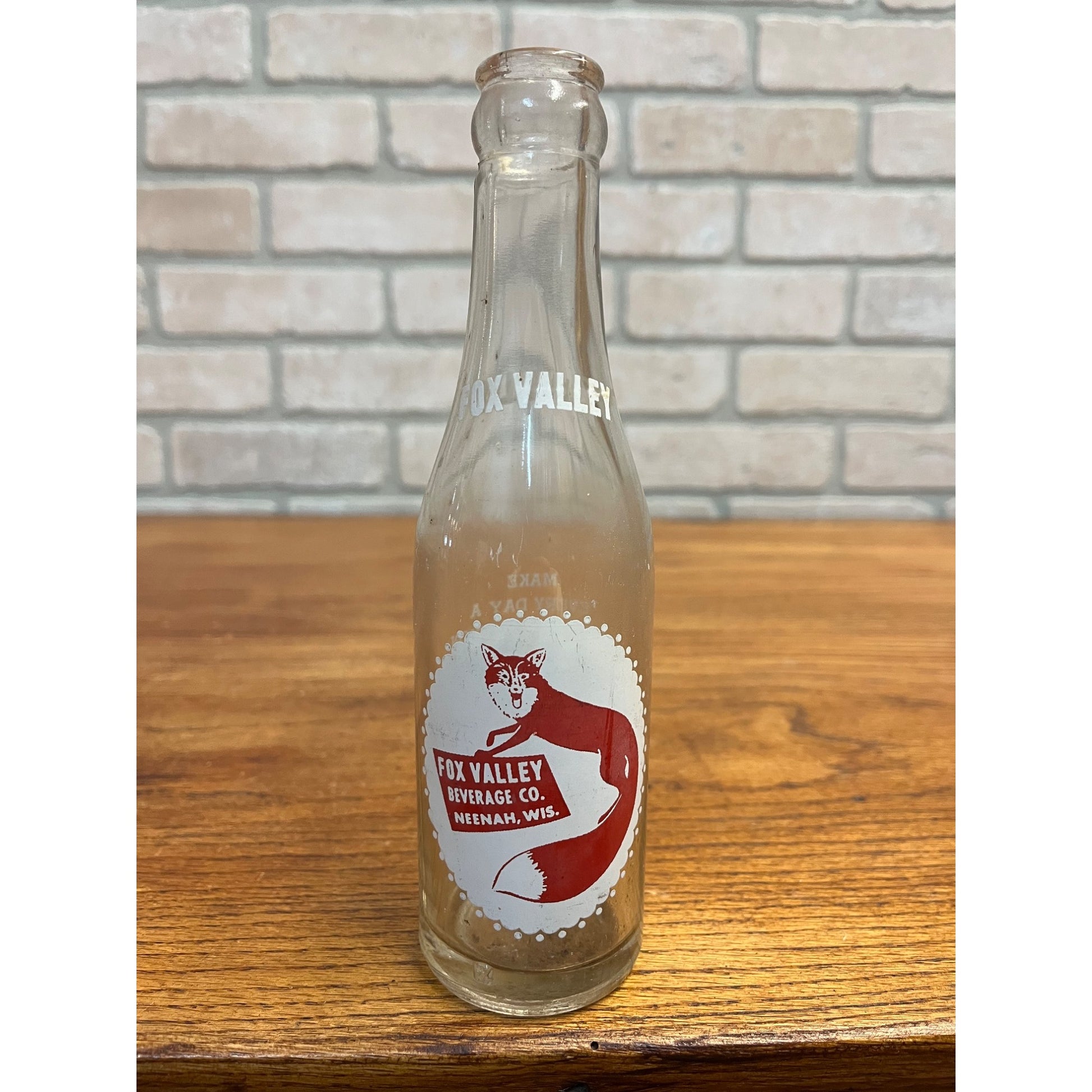RARE Vintage Fox Valley Beverage Co. -- Neenah, Wis -- ACL Soda Bottle