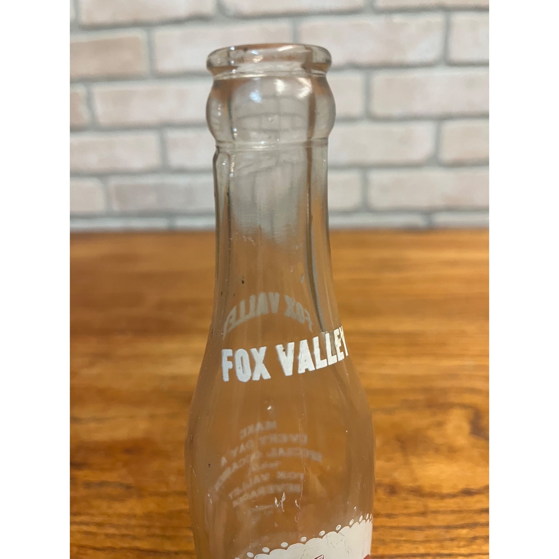 RARE Vintage Fox Valley Beverage Co. -- Neenah, Wis -- ACL Soda Bottle