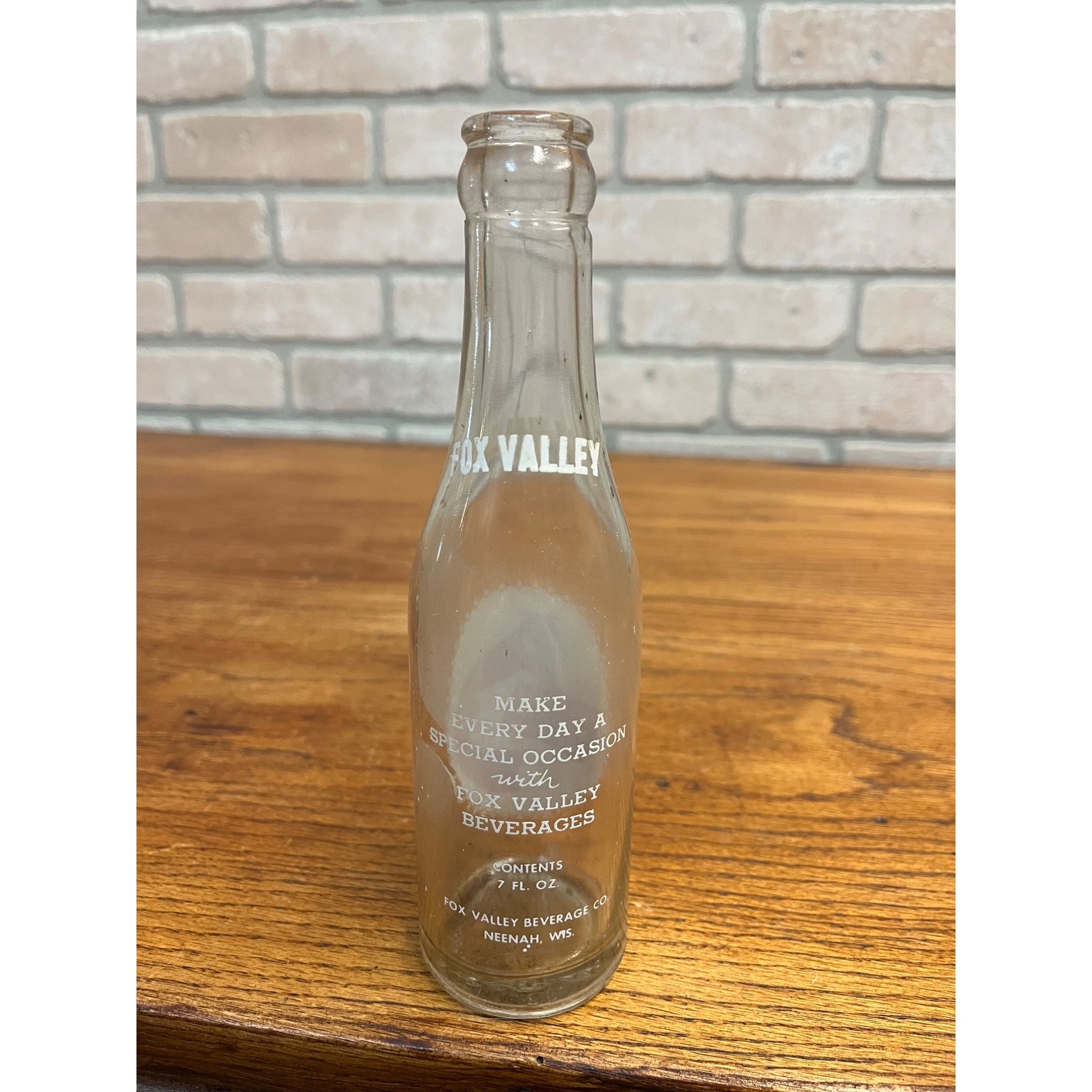 RARE Vintage Fox Valley Beverage Co. -- Neenah, Wis -- ACL Soda Bottle