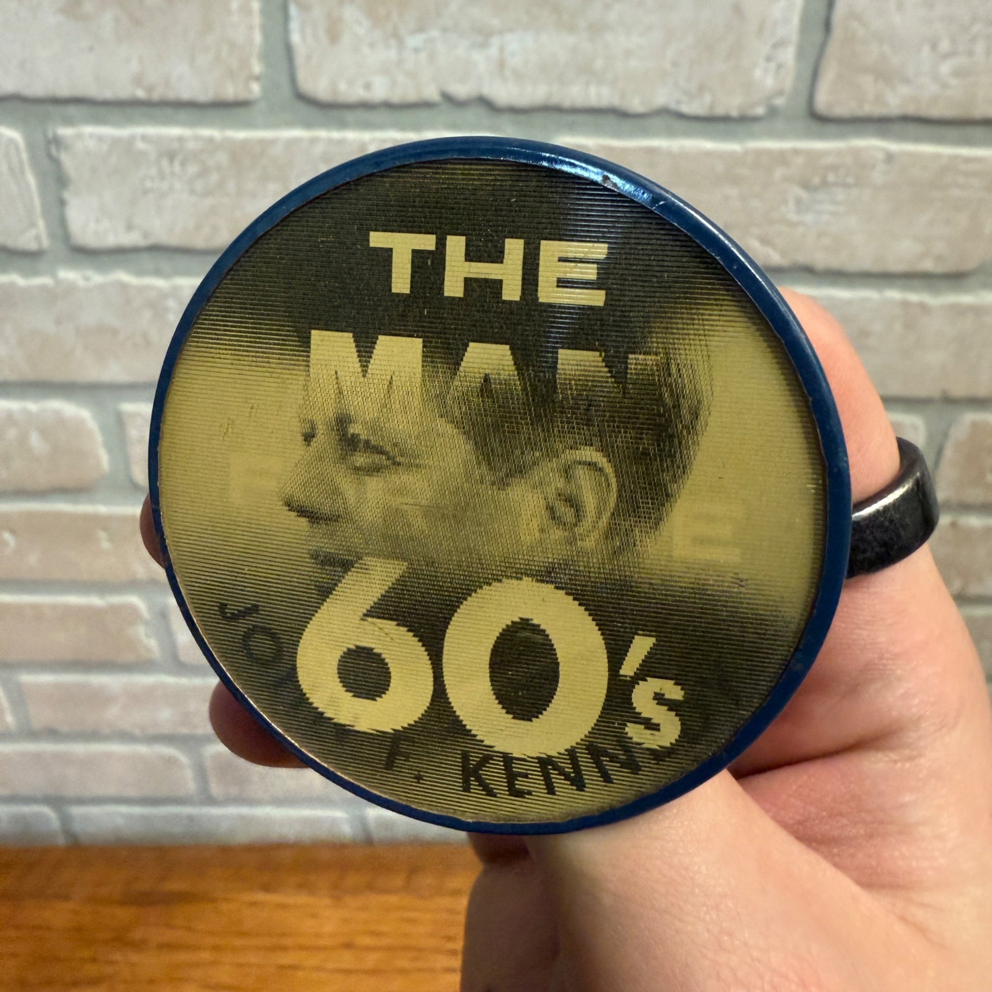 Vintage 1960 John F. Kennedy MAN FOR THE 60's Campaign Flasher Button