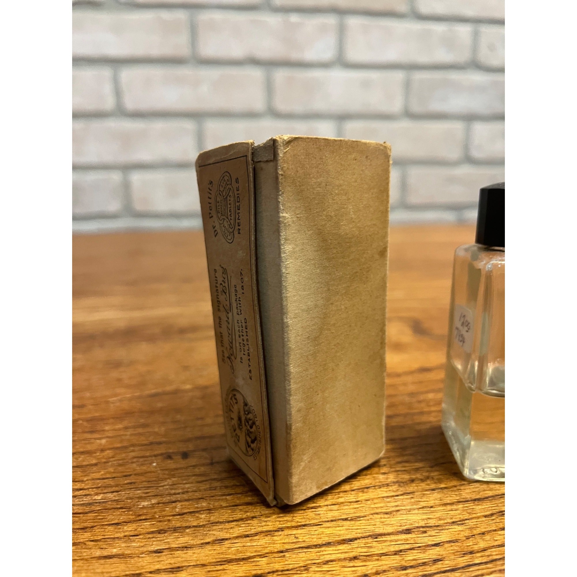 RARE Dr. Pettit's American Eye Water Quack Medicine Bottle & Box