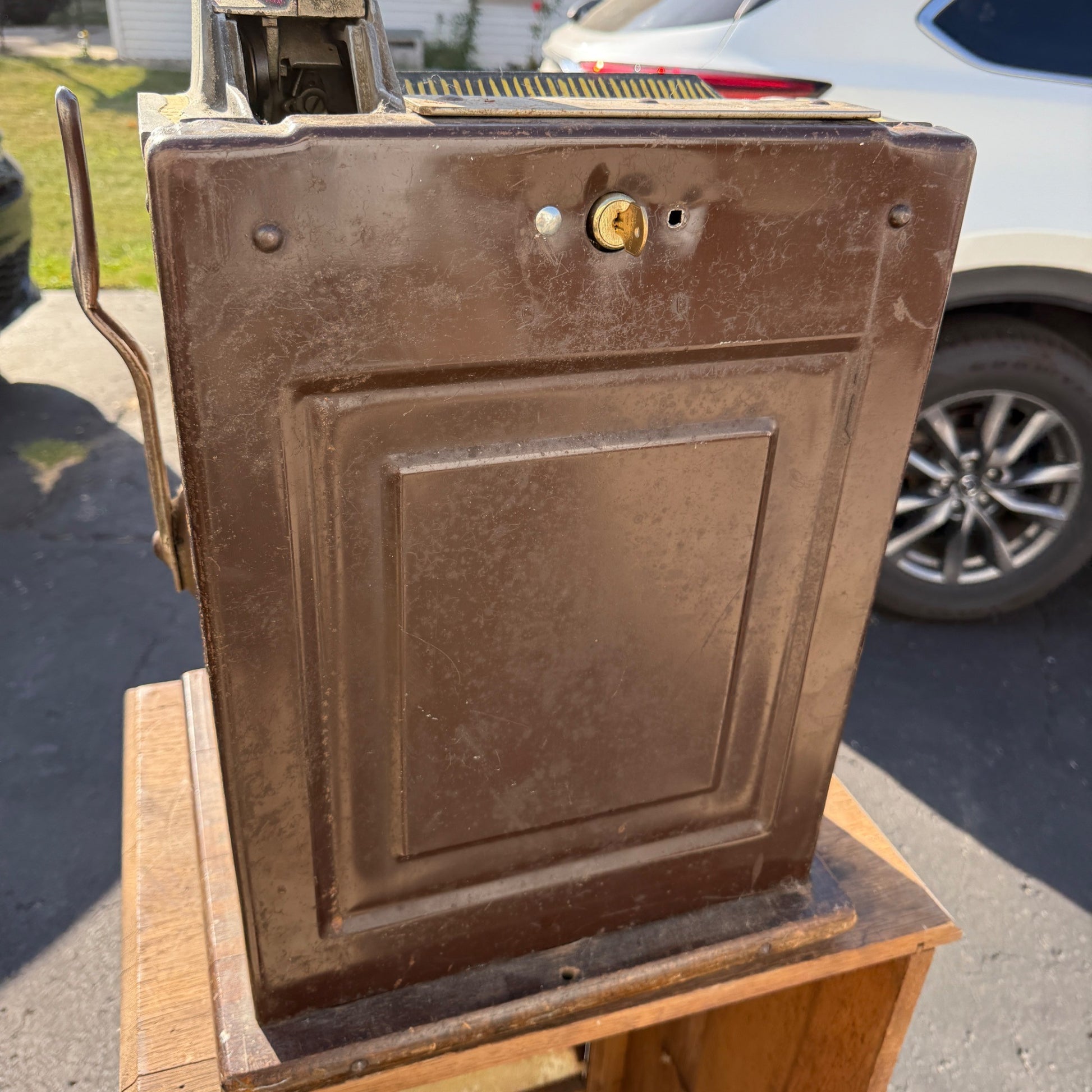 1930s 5¢ Mills Novelty Lion Head Slot Machine