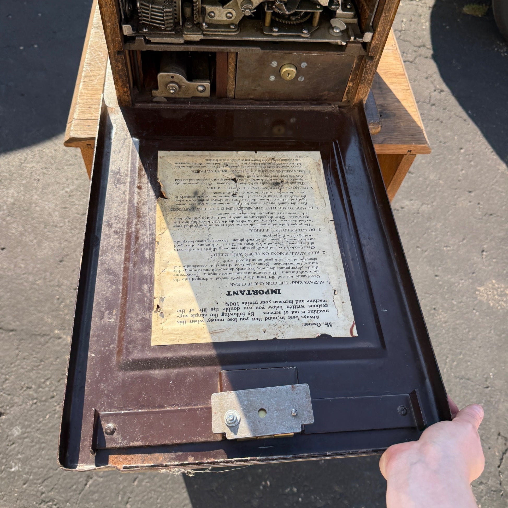 1930s 5¢ Mills Novelty Lion Head Slot Machine