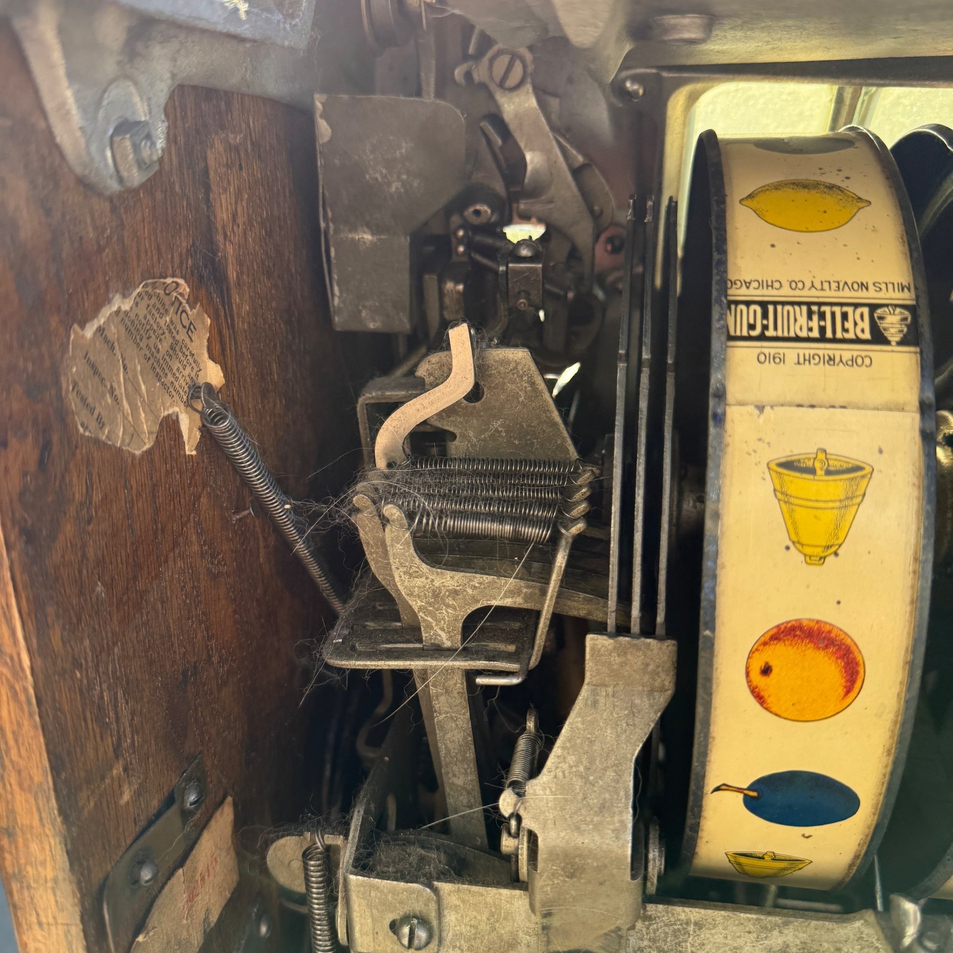 1930s 5¢ Mills Novelty Lion Head Slot Machine