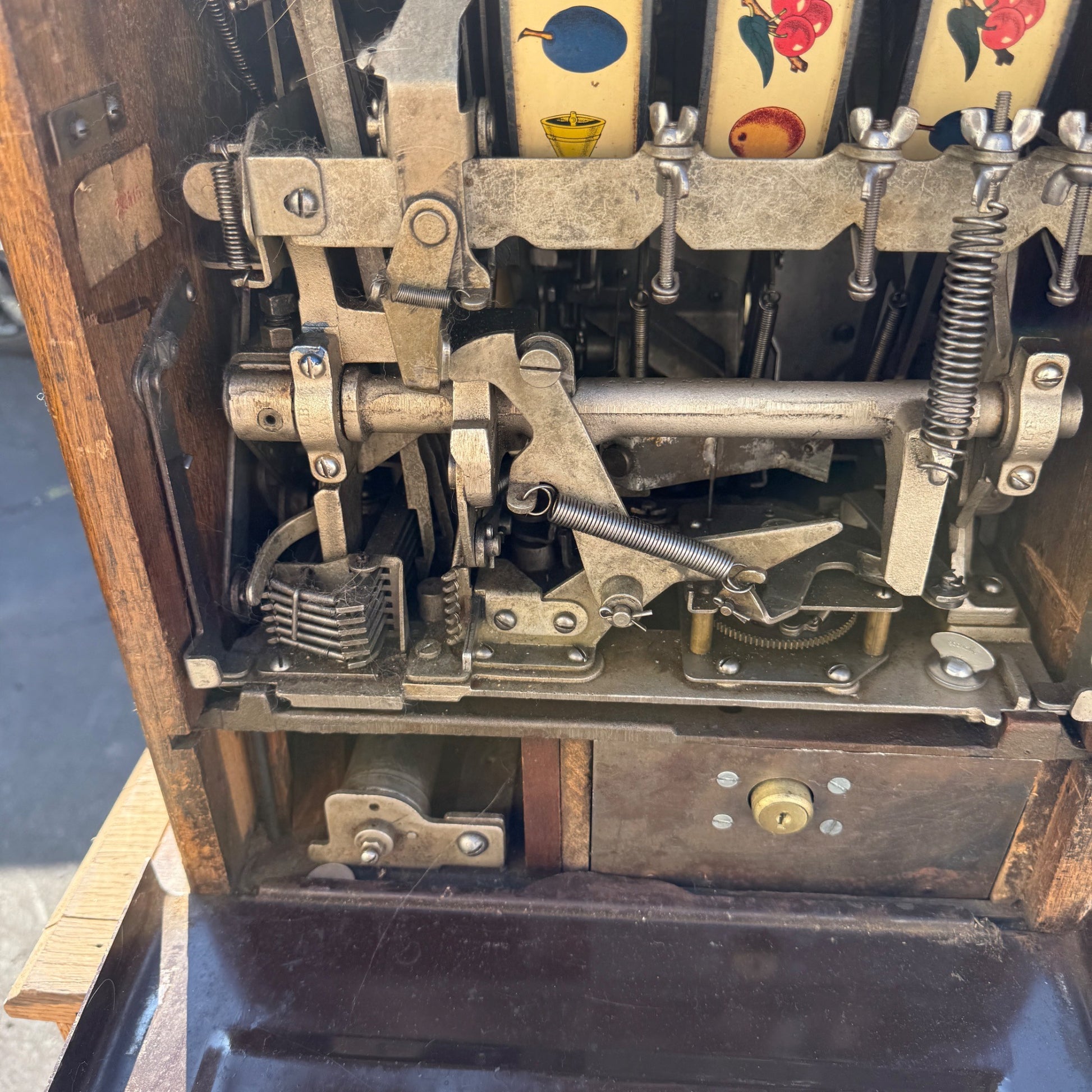 1930s 5¢ Mills Novelty Lion Head Slot Machine