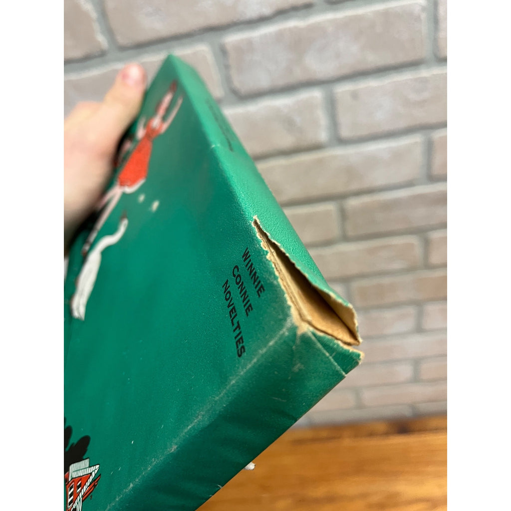 RARE Vintage 1930s Winnie Connie Candy Co. Oshkosh Advertising Chocolate Box