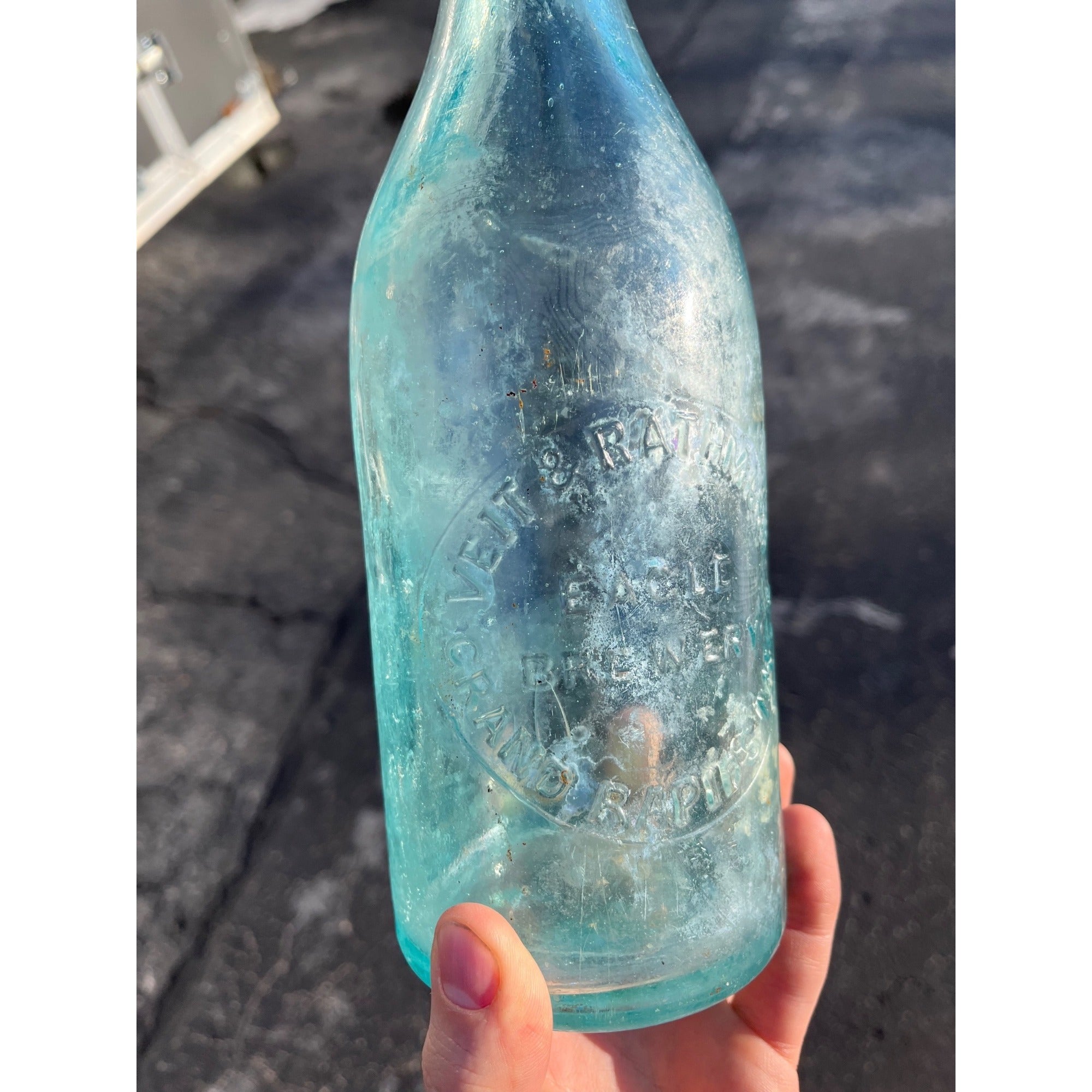 RARE Veit & Rathmann Eagle Brewery Grand Rapids Blob Beer Bottle Michigan MI