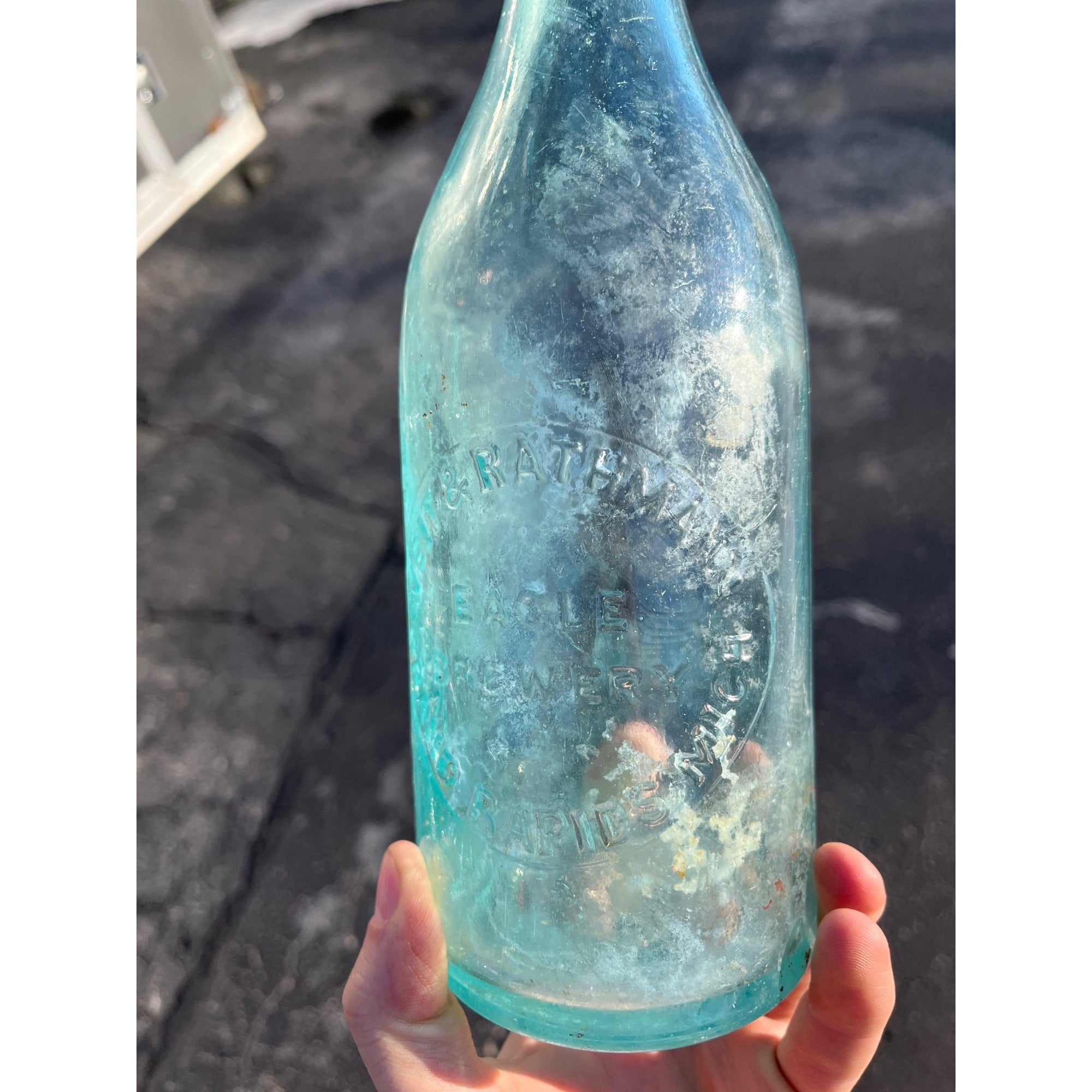 RARE Veit & Rathmann Eagle Brewery Grand Rapids Blob Beer Bottle Michigan MI