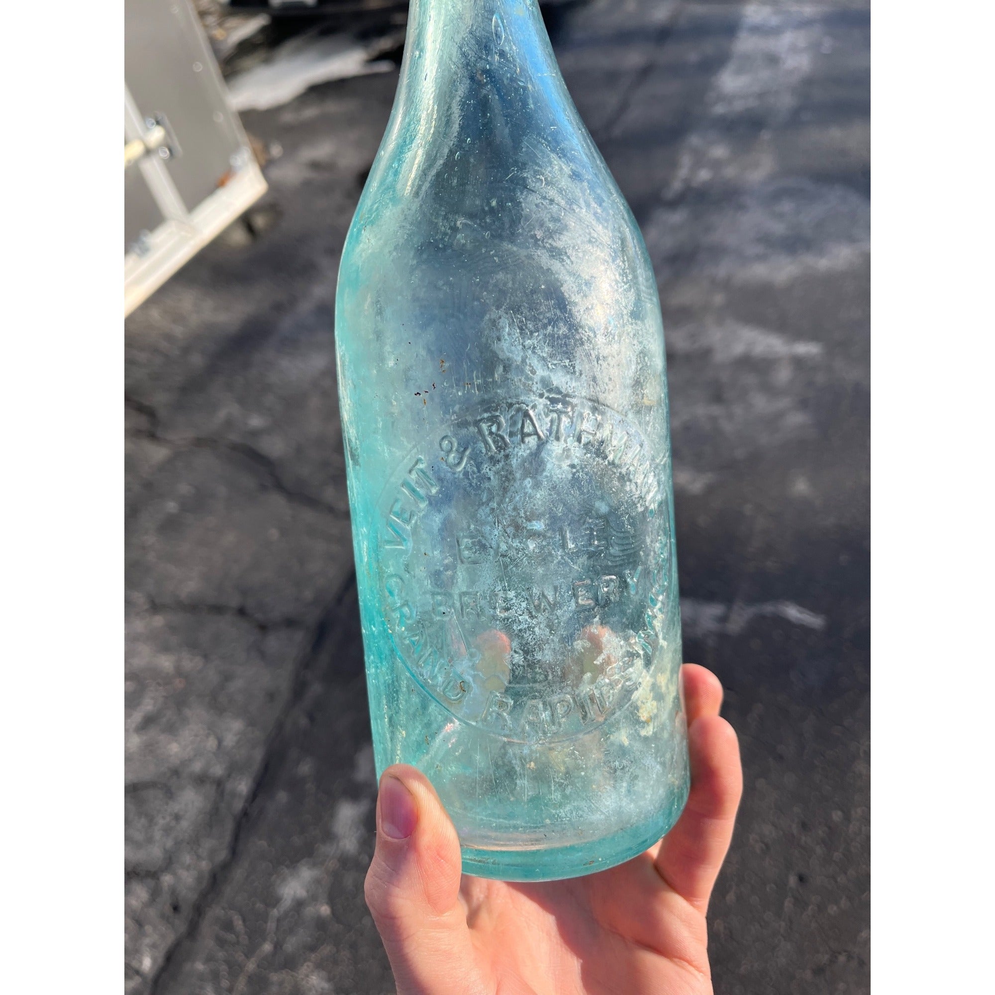 RARE Veit & Rathmann Eagle Brewery Grand Rapids Blob Beer Bottle Michigan MI