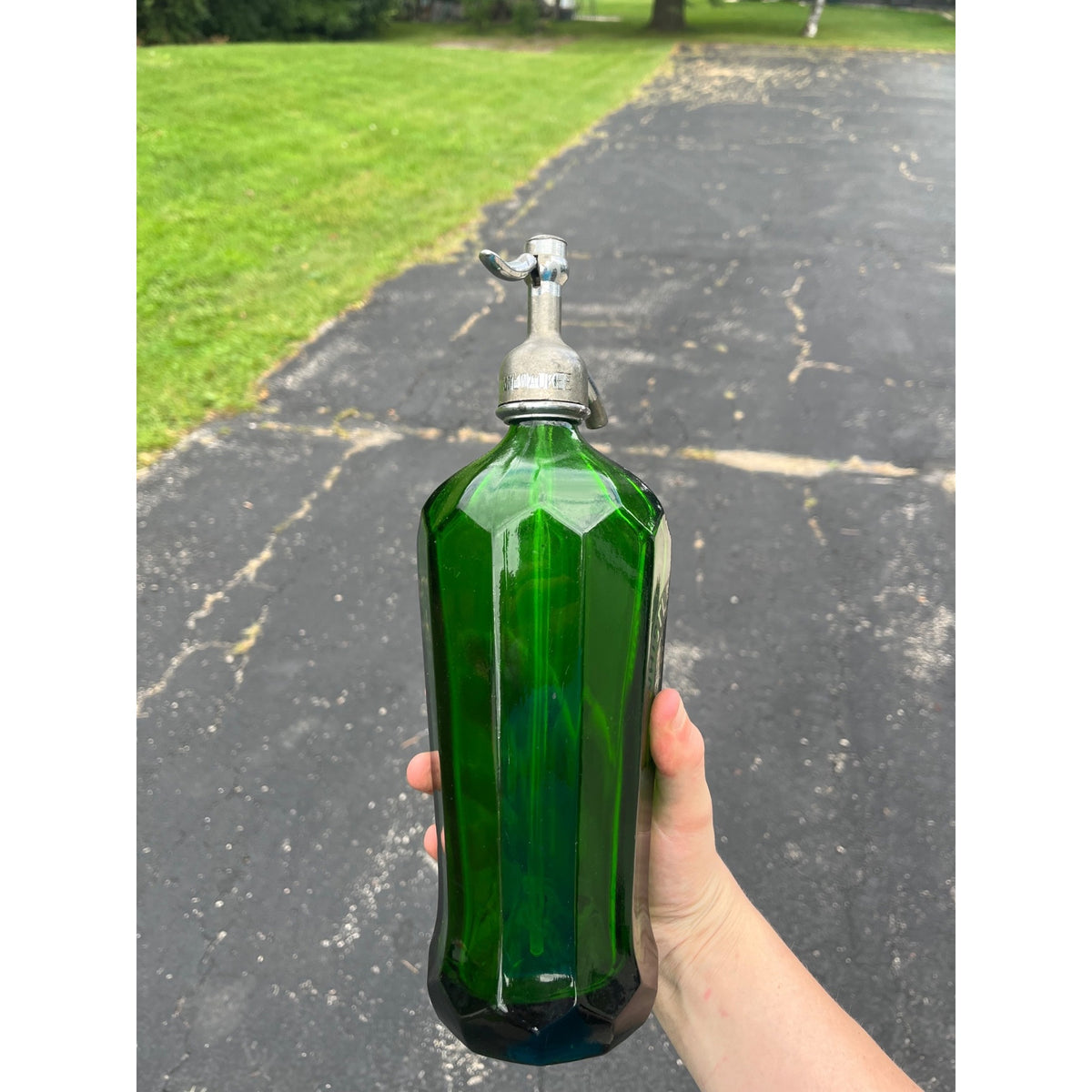 Vintage Emerald Green Glass Seltzer Bottle Whistle Bottling CO. Milwaukee, Wis. 28 Oz Size WI