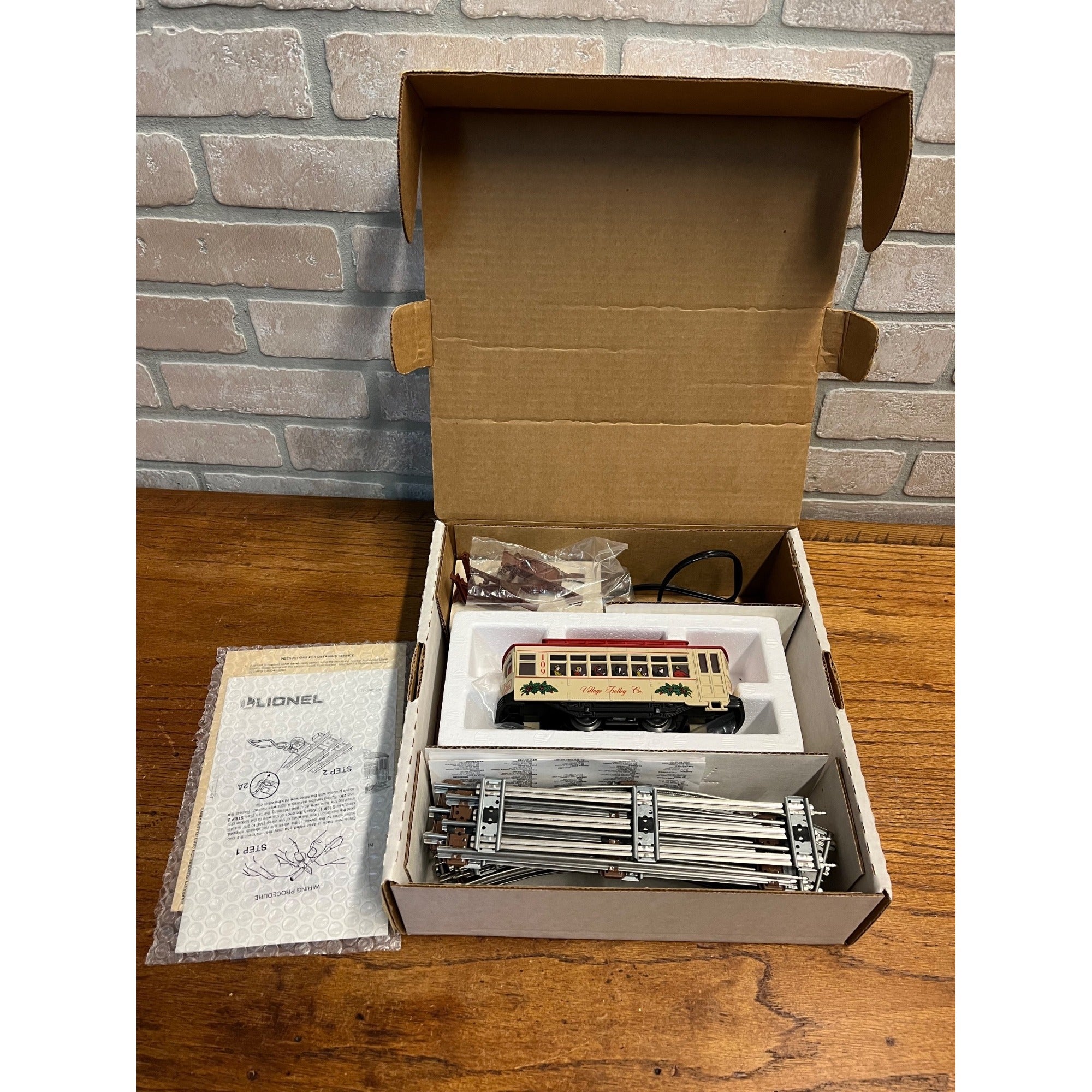 Lionel 6-11809 Christmas Village Motorized Trolley Set Train O-27 Gauge Track