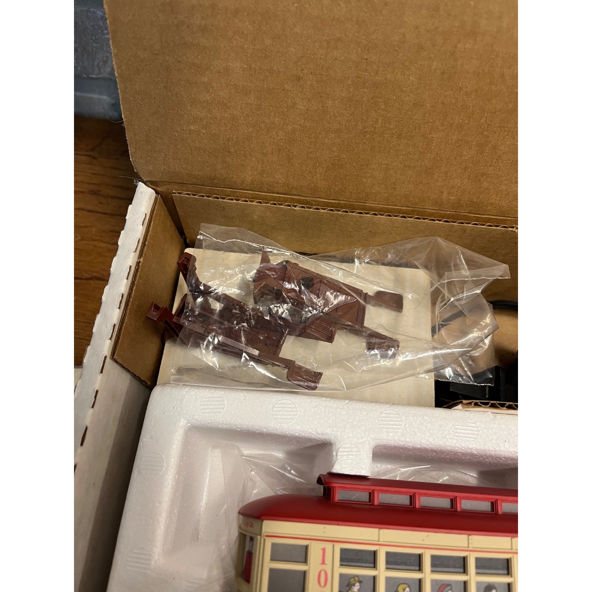 Lionel 6-11809 Christmas Village Motorized Trolley Set Train O-27 Gauge Track