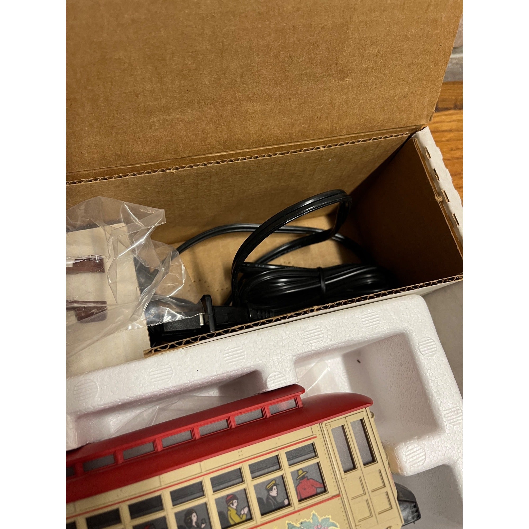 Lionel 6-11809 Christmas Village Motorized Trolley Set Train O-27 Gauge Track