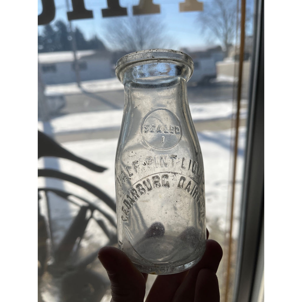 Vintage Cedarburg Dairy Co. Embossed Half Pint Milk Bottle Cedarburg, WI WIS
