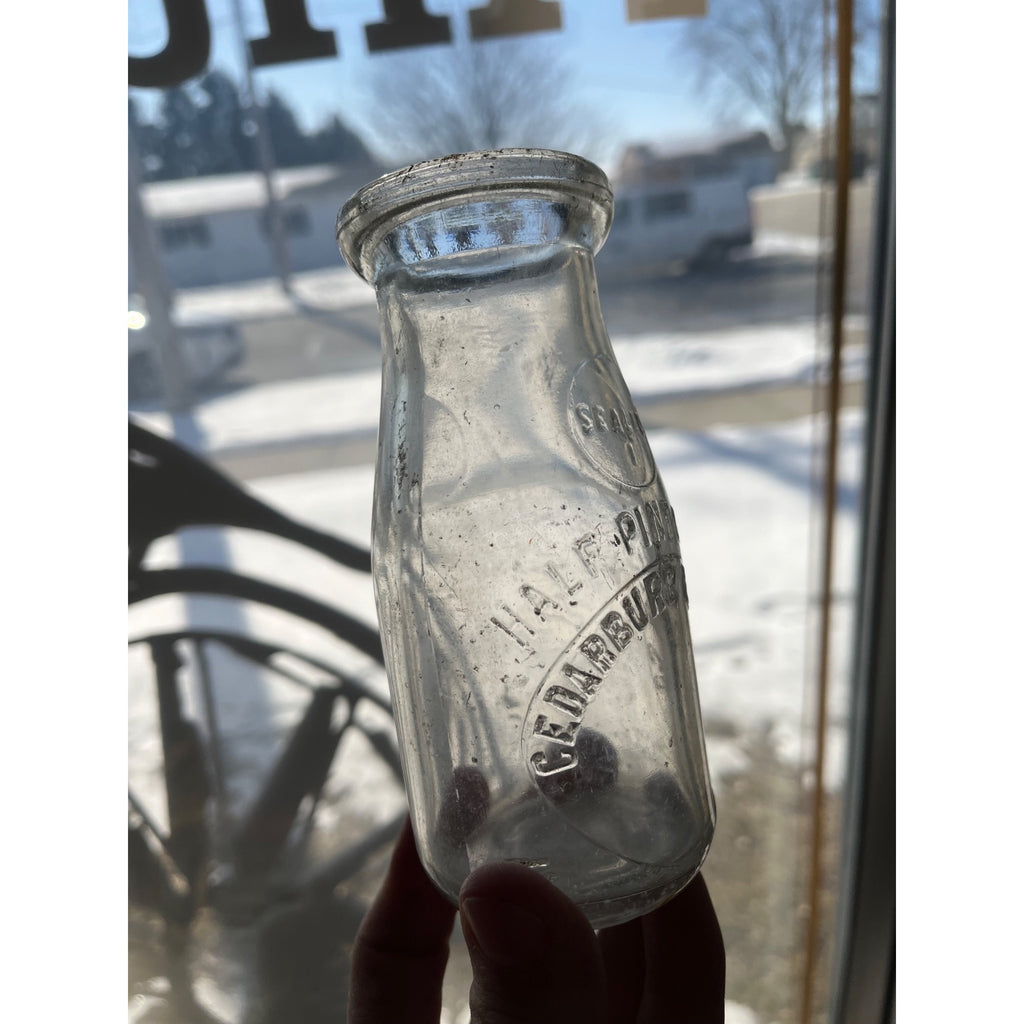 Vintage Cedarburg Dairy Co. Embossed Half Pint Milk Bottle Cedarburg, WI WIS