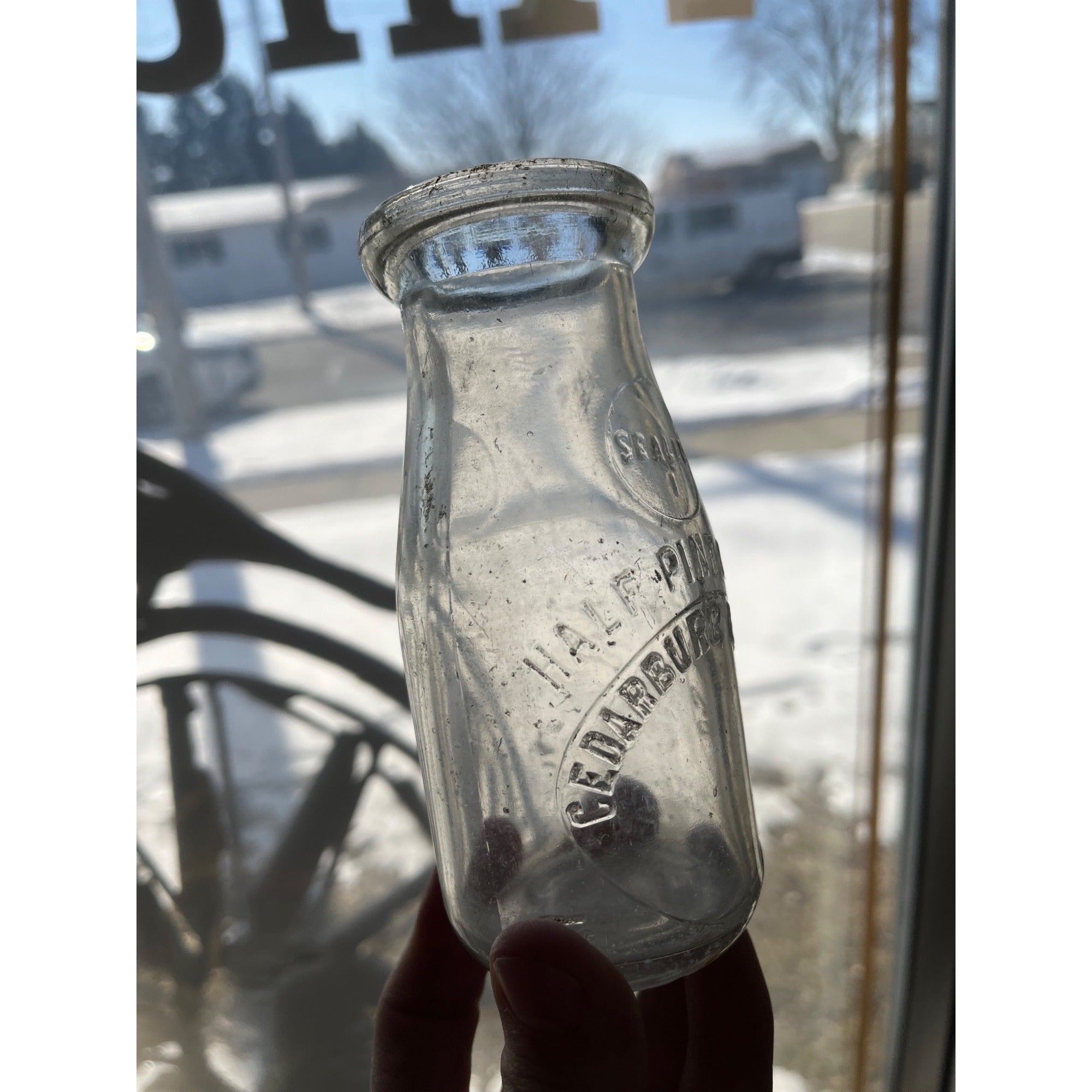 Vintage Cedarburg Dairy Co. Embossed Half Pint Milk Bottle Cedarburg, WI WIS