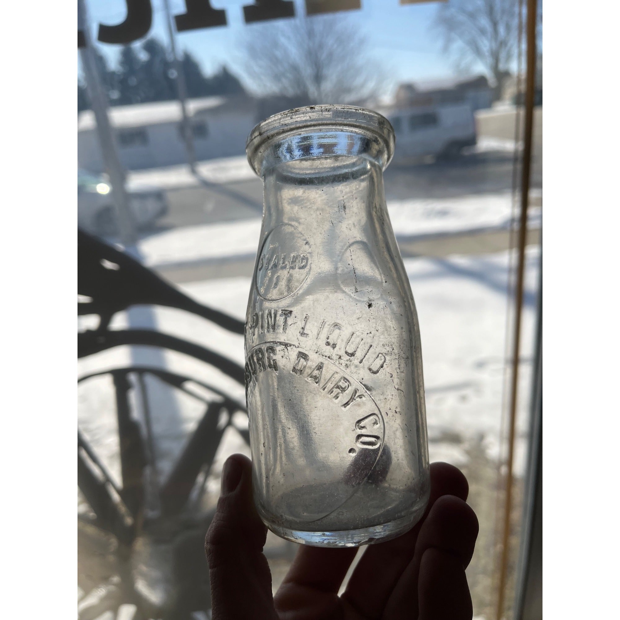 Vintage Cedarburg Dairy Co. Embossed Half Pint Milk Bottle Cedarburg, WI WIS