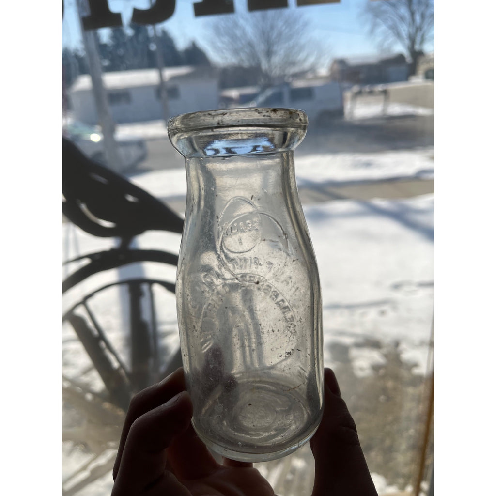 Vintage Cedarburg Dairy Co. Embossed Half Pint Milk Bottle Cedarburg, WI WIS