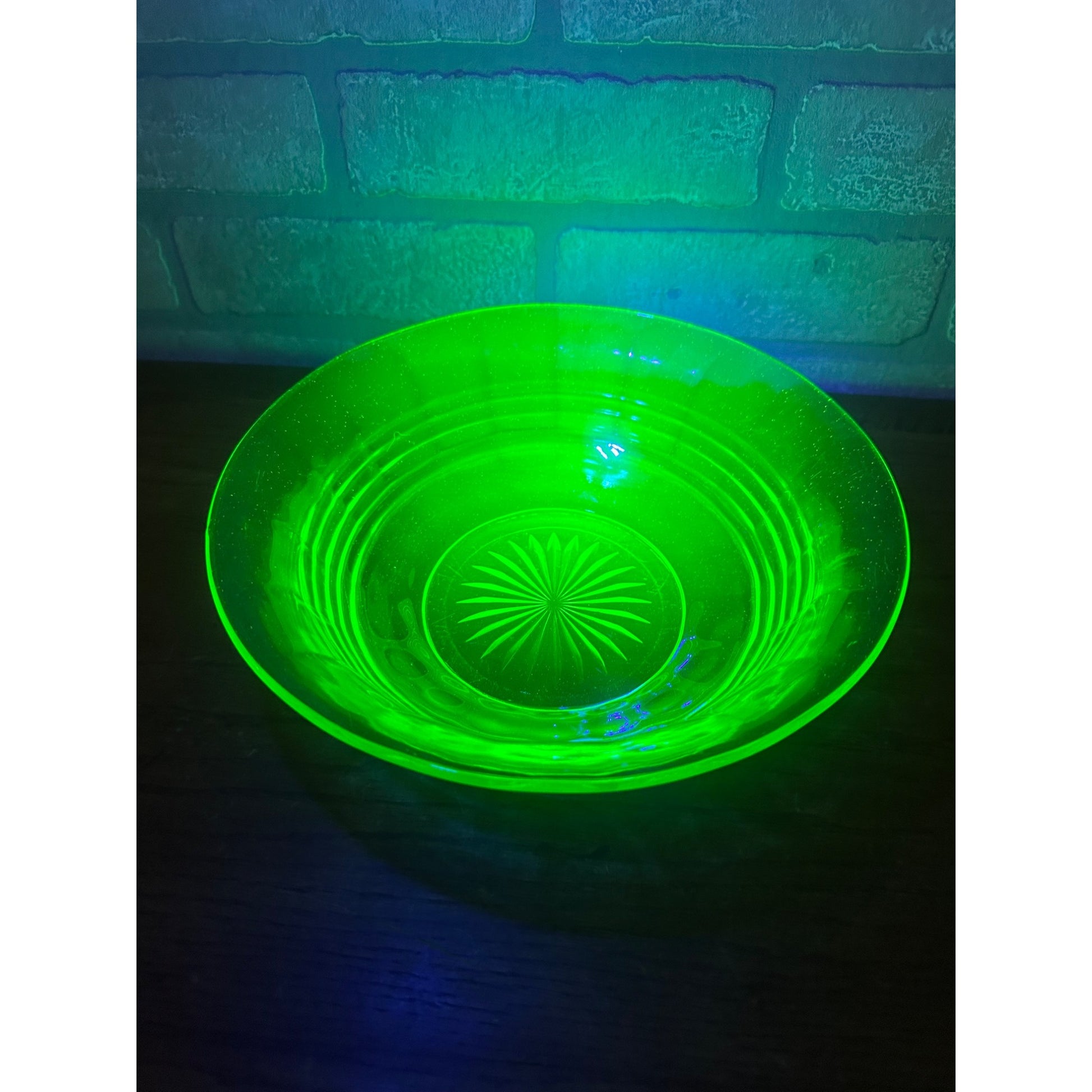 Vintage Anchor Hocking 9" Fruit Bowl Circle Green Uranium Vaseline