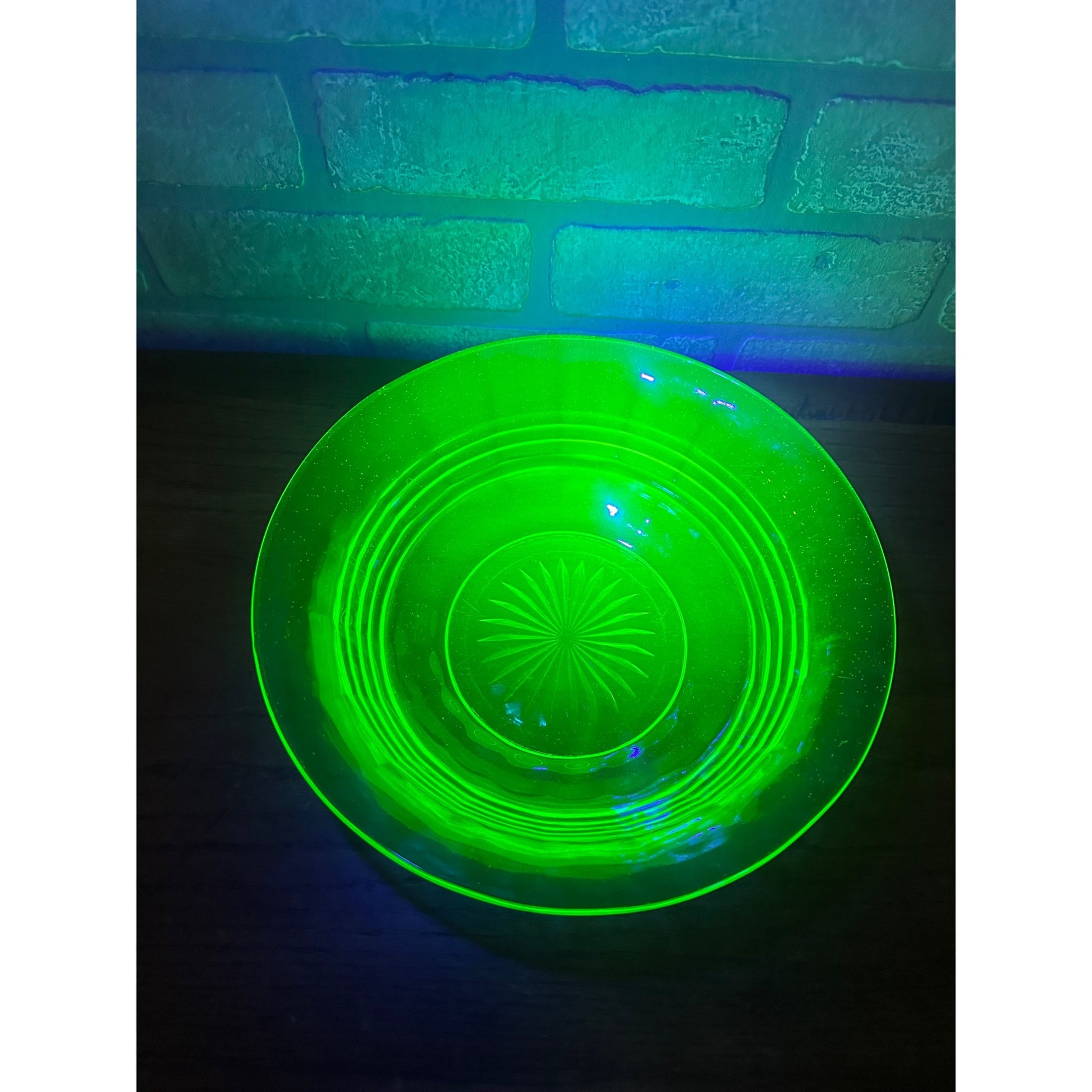 Vintage Anchor Hocking 9" Fruit Bowl Circle Green Uranium Vaseline