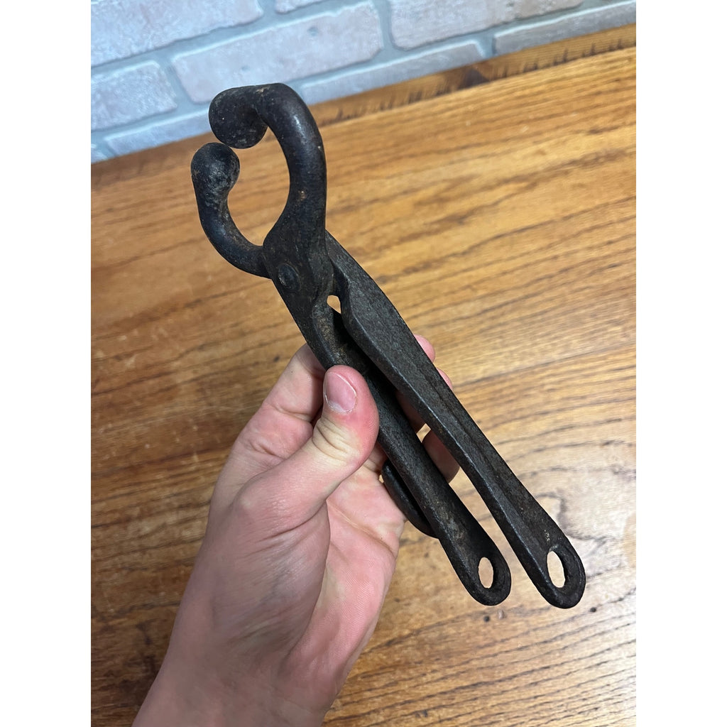Antique Cast Metal Bull/Cow Nose Ring Pliers 8" Leader Clamps Vintage Farm Tool