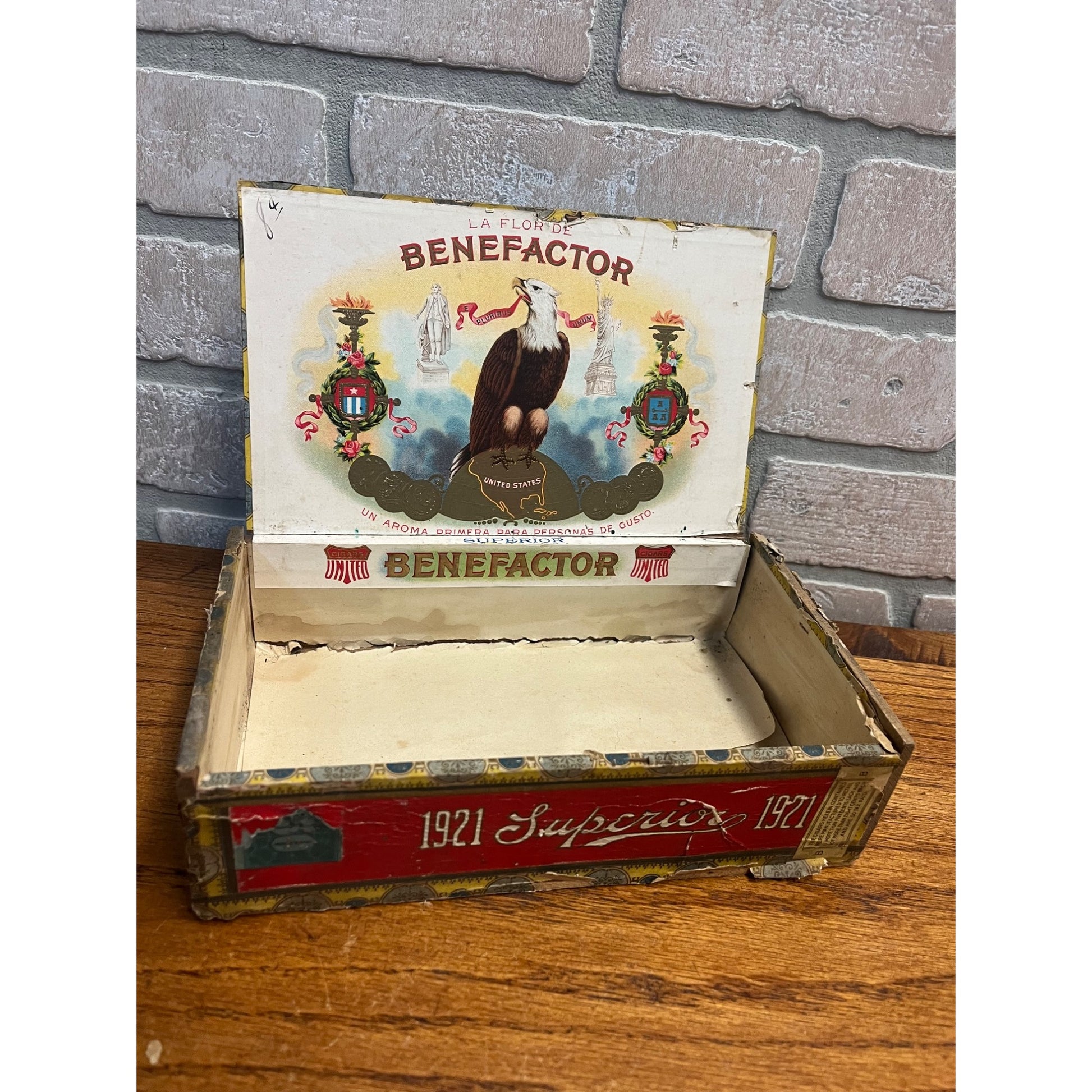 Vintage La Flor De Benefactor Cigar Wooden Box Advertising Eagle Patriotic Ohio