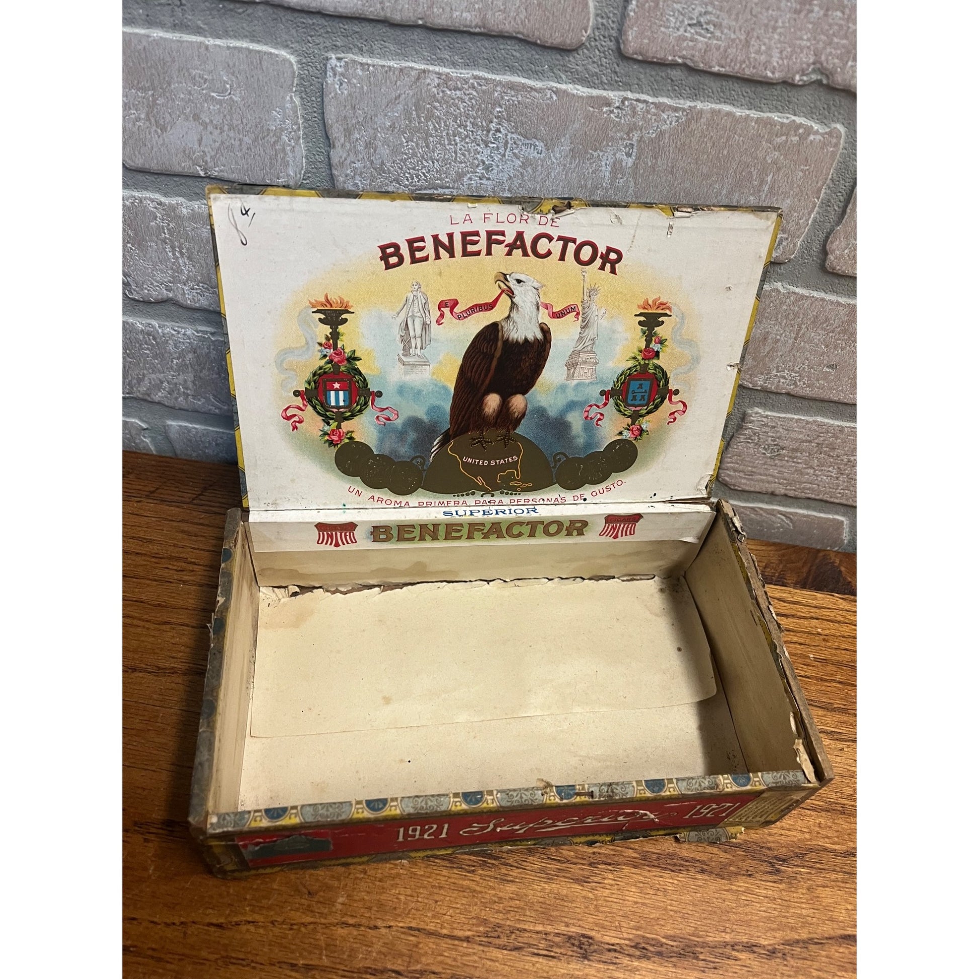 Vintage La Flor De Benefactor Cigar Wooden Box Advertising Eagle Patriotic Ohio