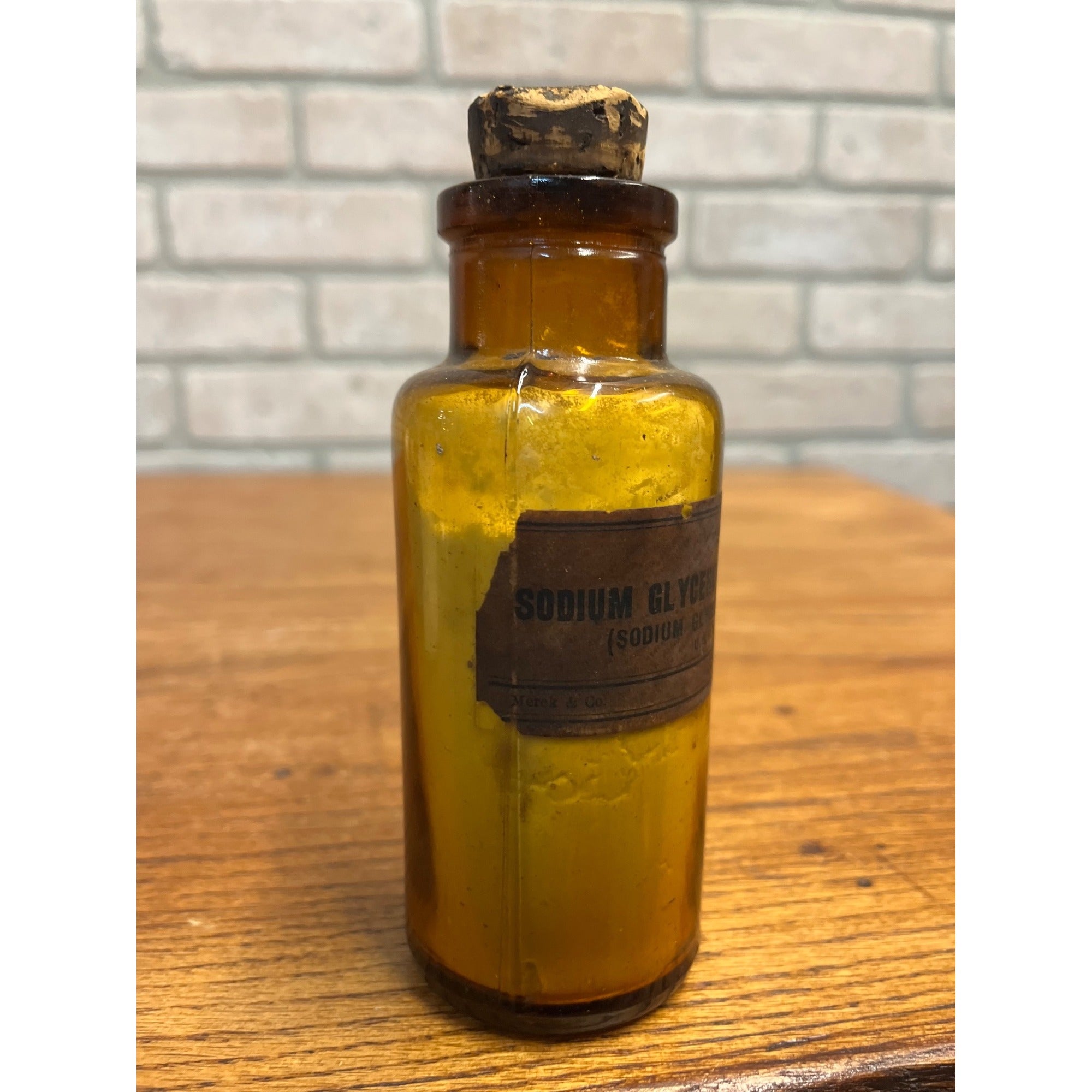 Antique 1900s Merck Apothecary Pharmacy Medicine Amber Glass Bottle w/ Label