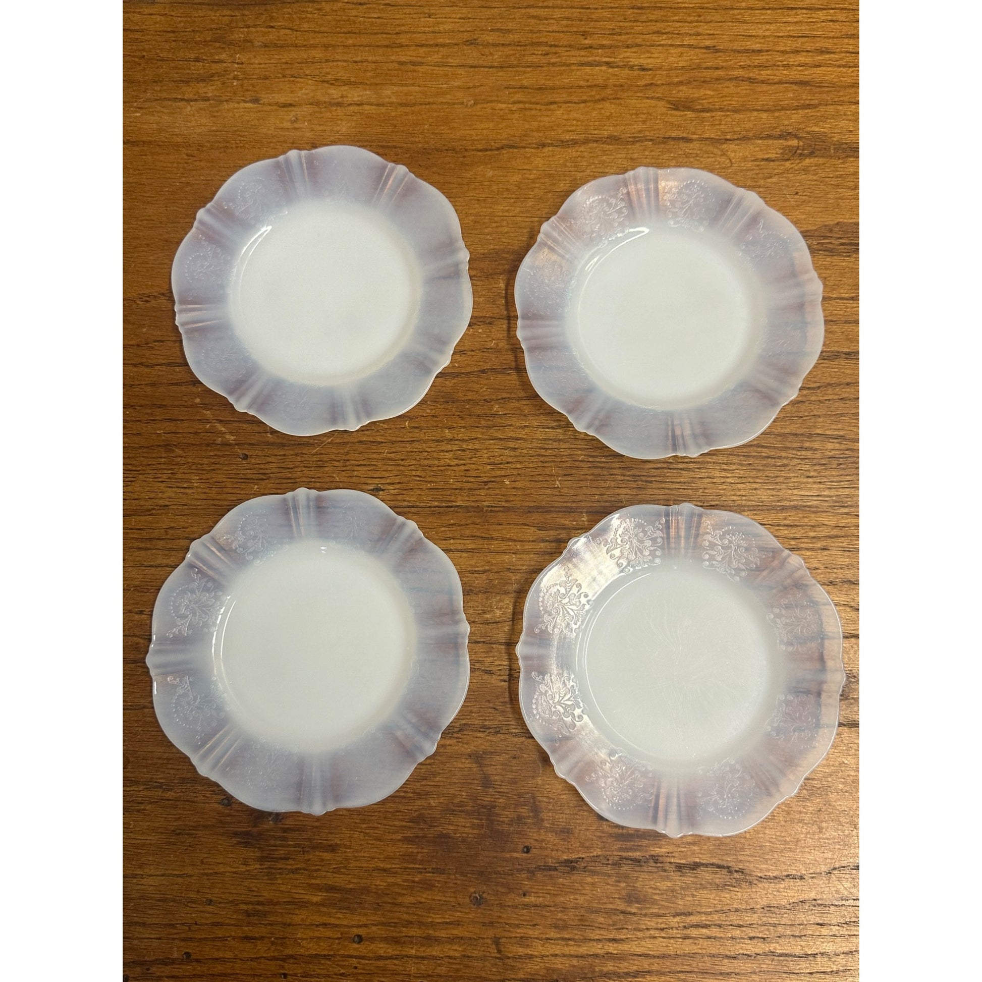 4 VINTAGE MACBETH EVANS MILK GLASS MONAX AMERICAN SWEETHEART DESSERT PLATES