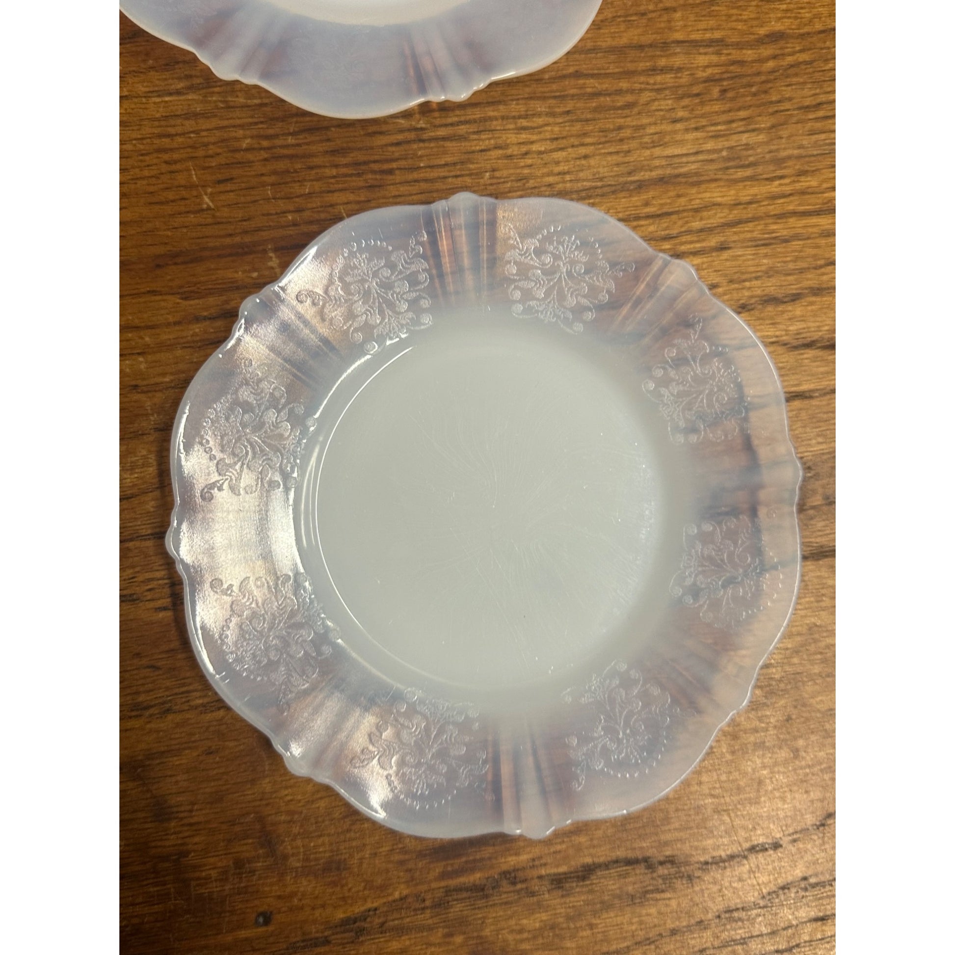 4 VINTAGE MACBETH EVANS MILK GLASS MONAX AMERICAN SWEETHEART DESSERT PLATES