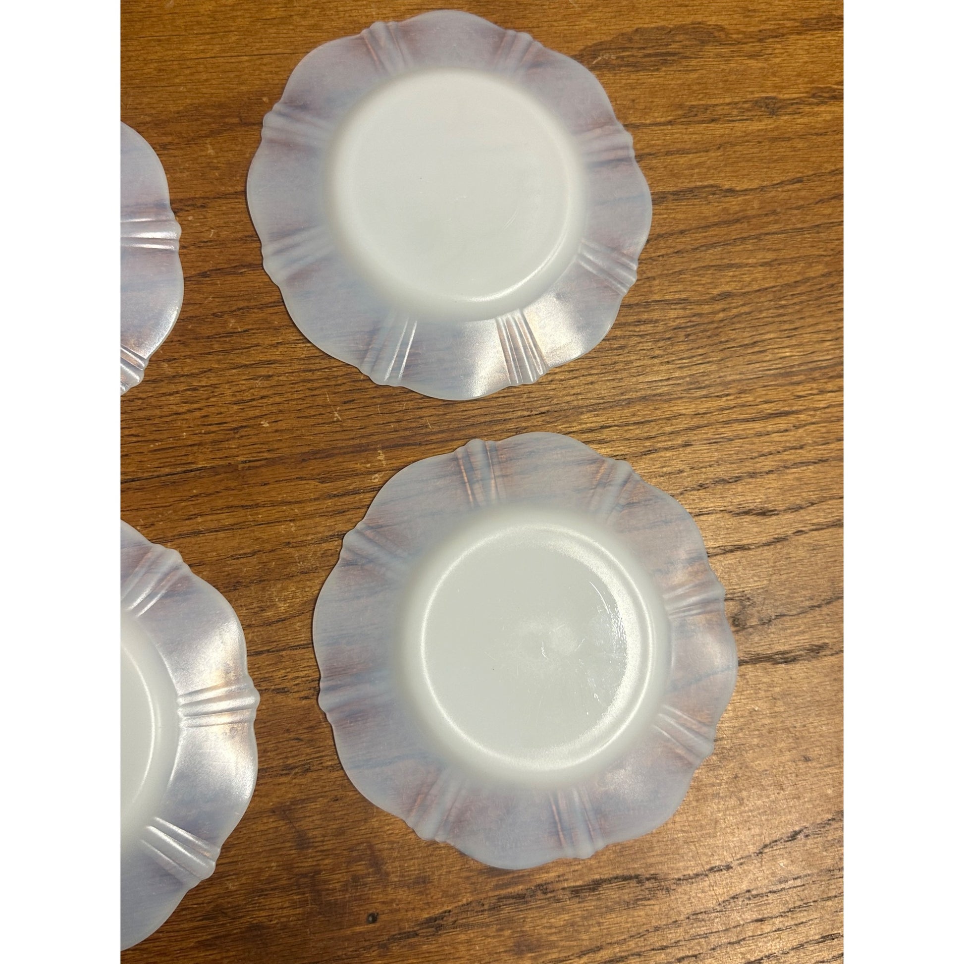 4 VINTAGE MACBETH EVANS MILK GLASS MONAX AMERICAN SWEETHEART DESSERT PLATES