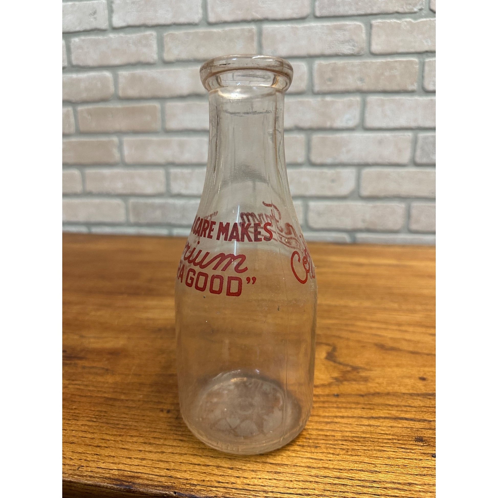 Vintage Corium Guernsey Dairy Farm Milk Bottle Fond du Lac Wisconsin Quart Wis
