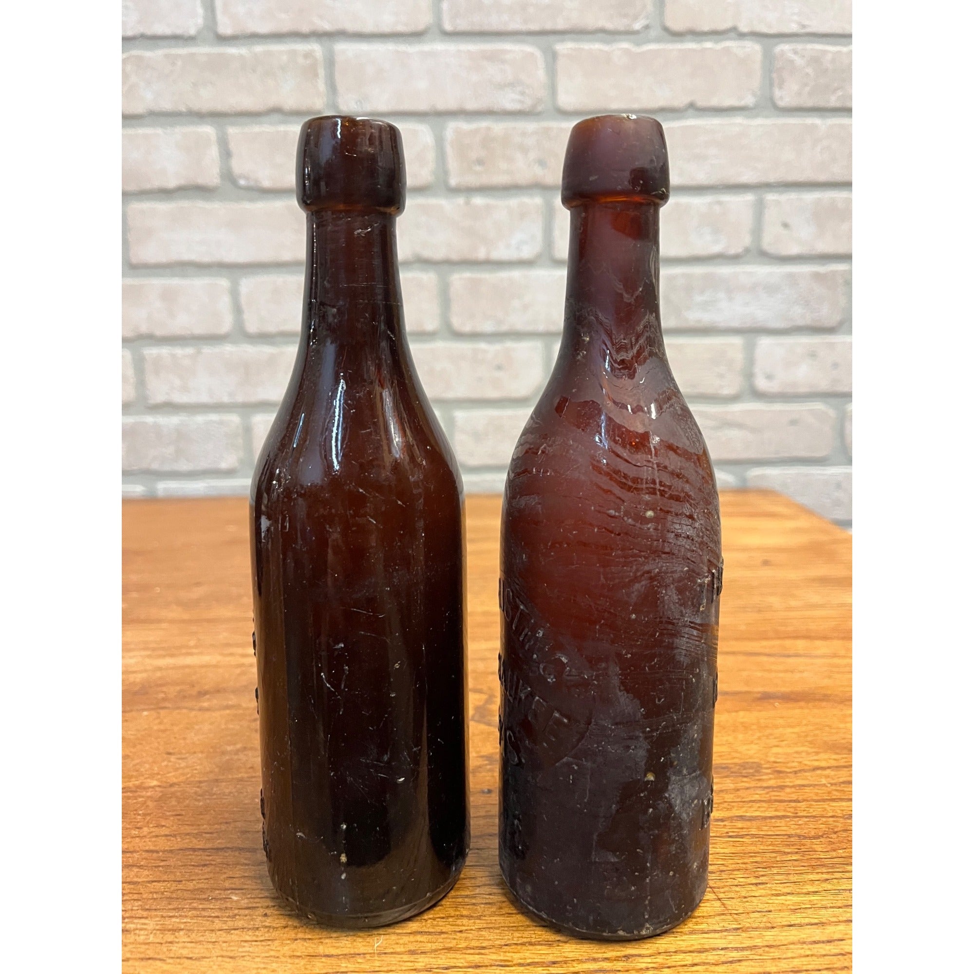 Early Lot (2) EL Husting Milwaukee Amber Bottles Wisconsin