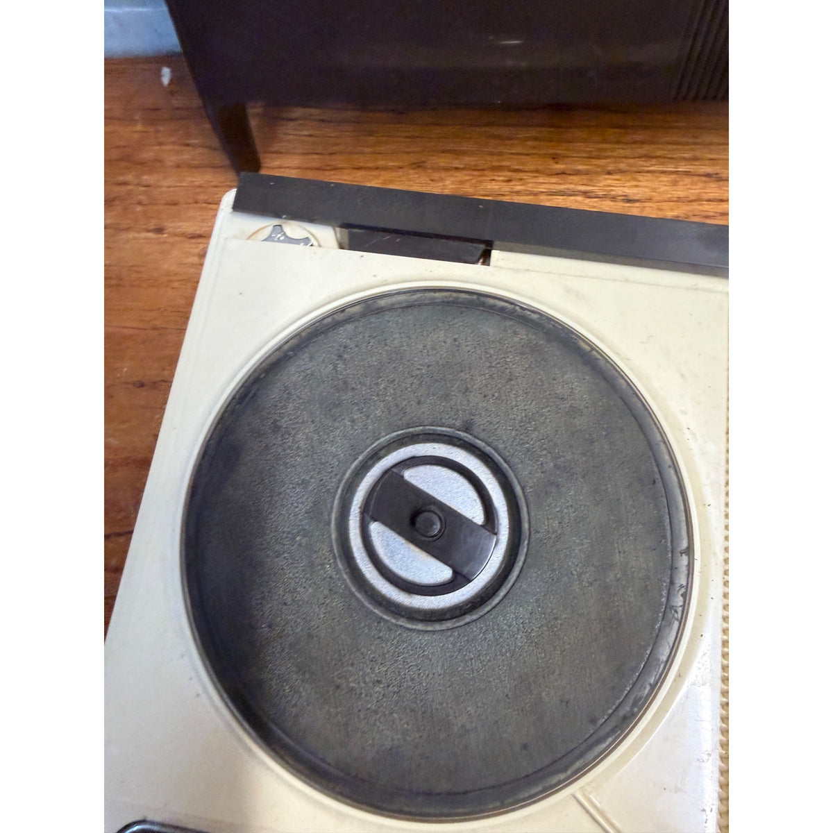 Vintage General Electric Portable AC/DC Record Player AM Radio Model R475g
