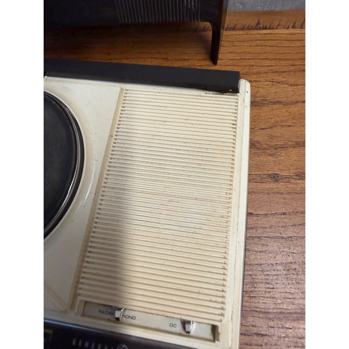 Vintage General Electric Portable AC/DC Record Player AM Radio Model R475g