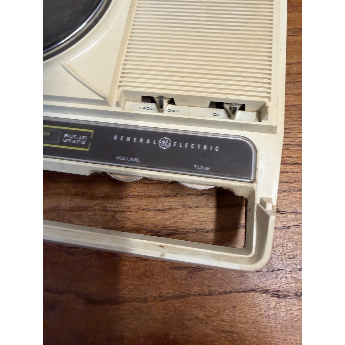 Vintage General Electric Portable AC/DC Record Player AM Radio Model R475g