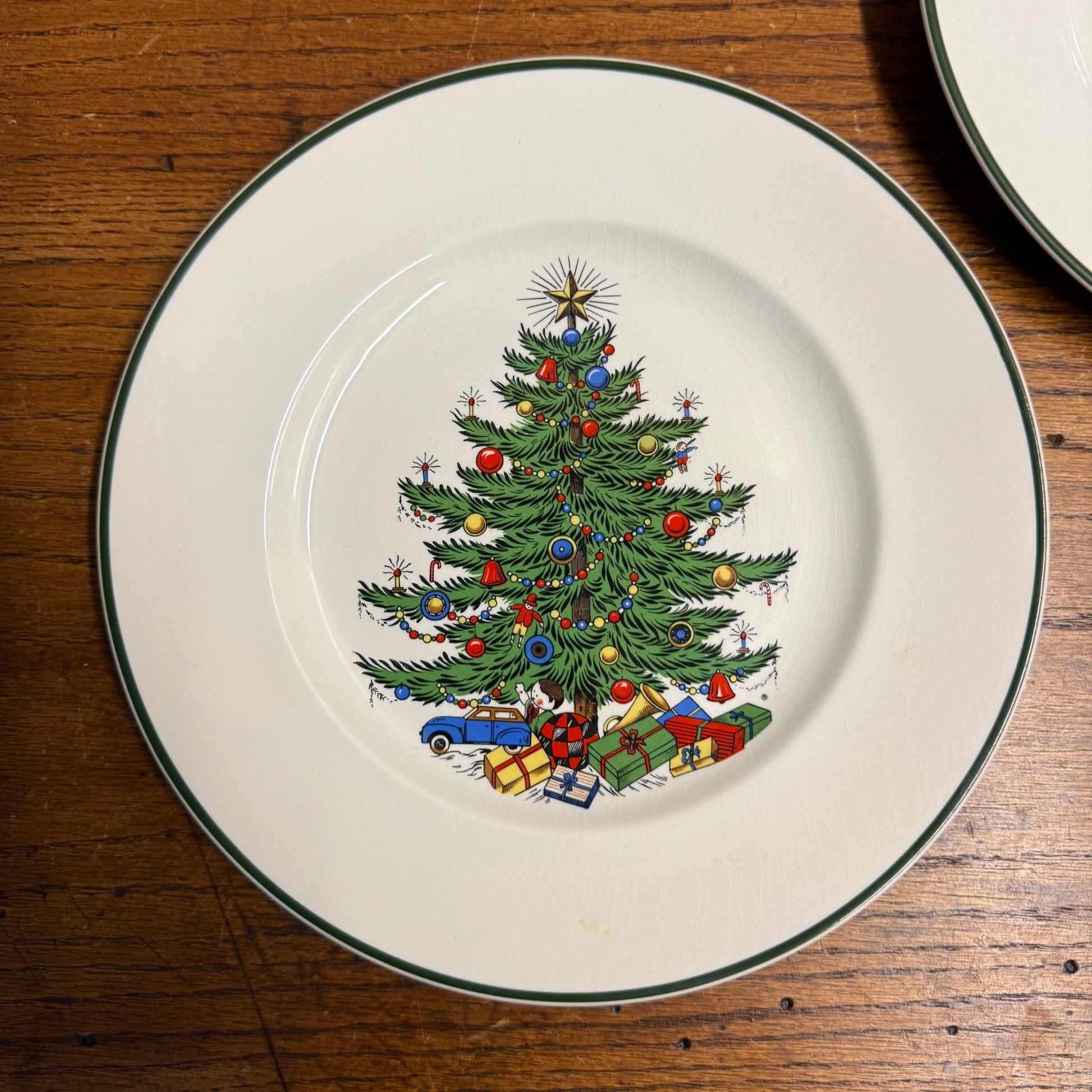 Vintage Cuthbertson Original Christmas Tree England Set of (2) Dinner Plates 10